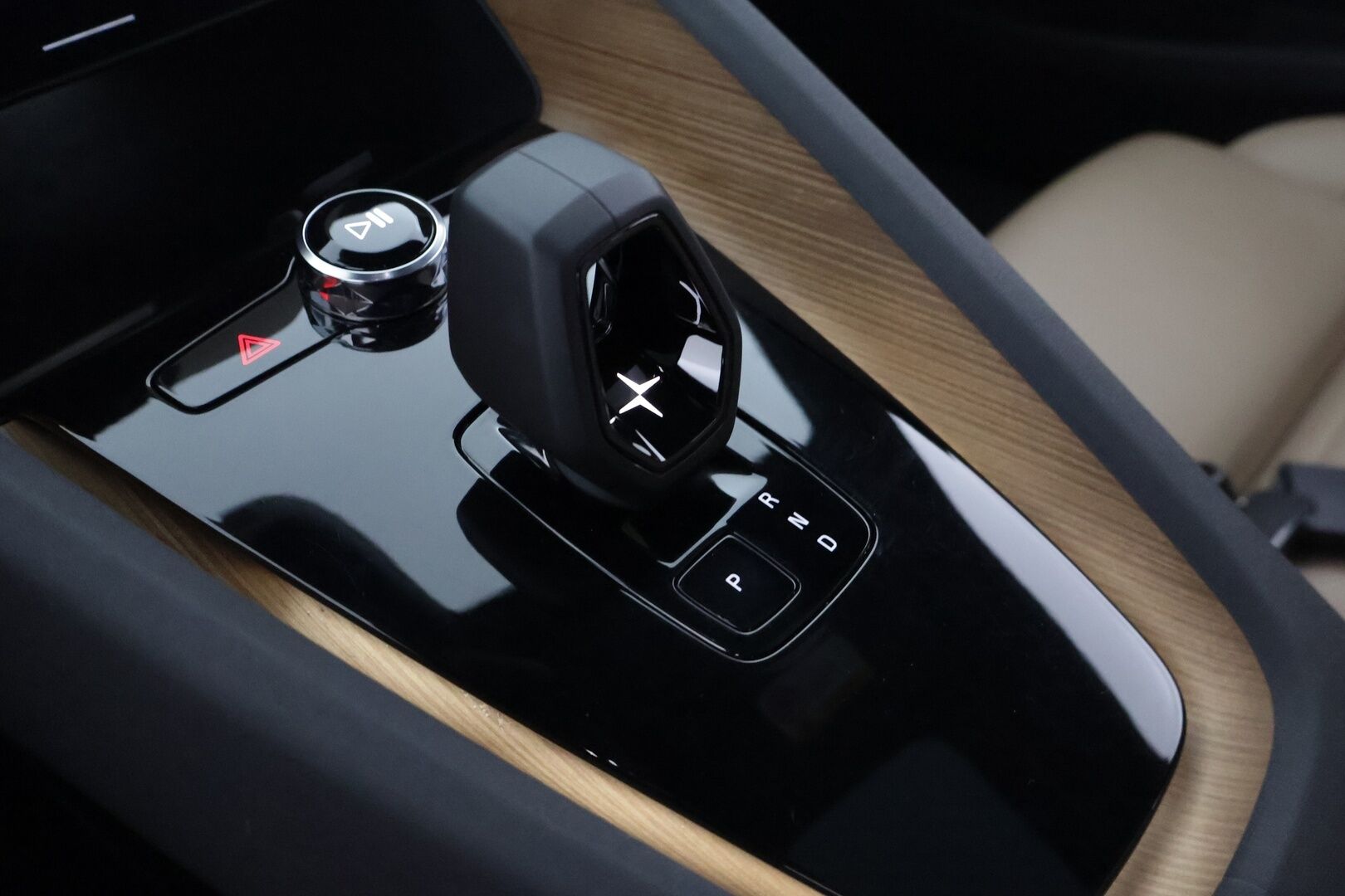 Polestar 2 2021 Launch Edition, 300kW, 78kWh * Plus&Pilot paketit / Ilmastoidut nahkapenkit / Koukku / Pixel LED / Lasikatto / 360 - 3,99 % KORKOTARJOUS TÄHÄN AUTOON - Acc / AppleCarPlay /  / 2x Avain / Blis 