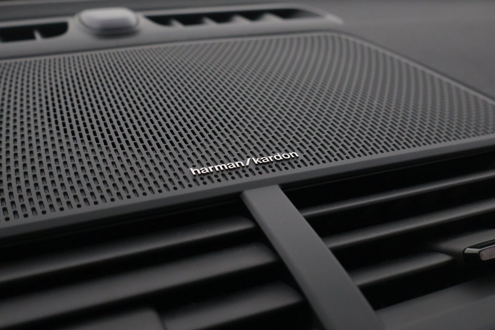 Polestar 2 2021 Launch Edition, 300kW, 78kWh * Plus&Pilot paketit / Ilmastoidut nahkapenkit / Koukku / Pixel LED / Lasikatto / 360 - 3,99 % KORKOTARJOUS TÄHÄN AUTOON - Acc / AppleCarPlay /  / 2x Avain / Blis 