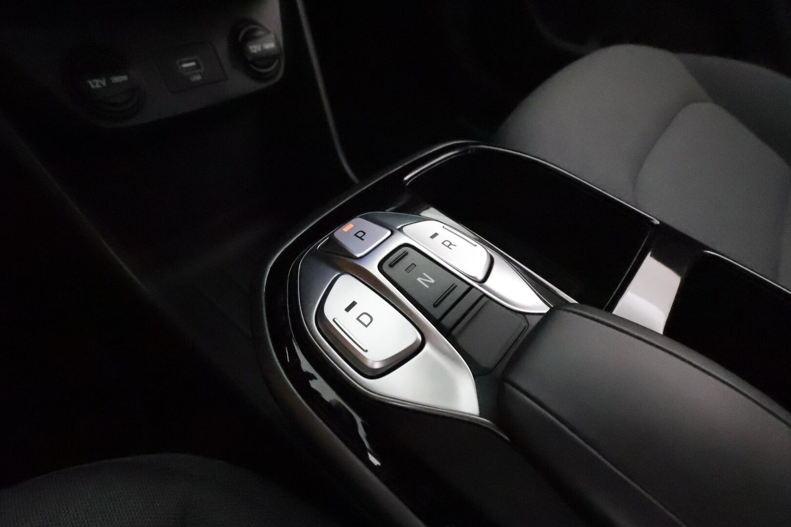 Hyundai IONIQ ELECTRIC 2021 38 kWh 136 hv **Adapt.vakkari / P.kamera / Navi / Ratinlämmitys / Infinity Audio / KeylessGo** - Akku kuntotarkastettu / Kahdet renkaat aluvanteilla