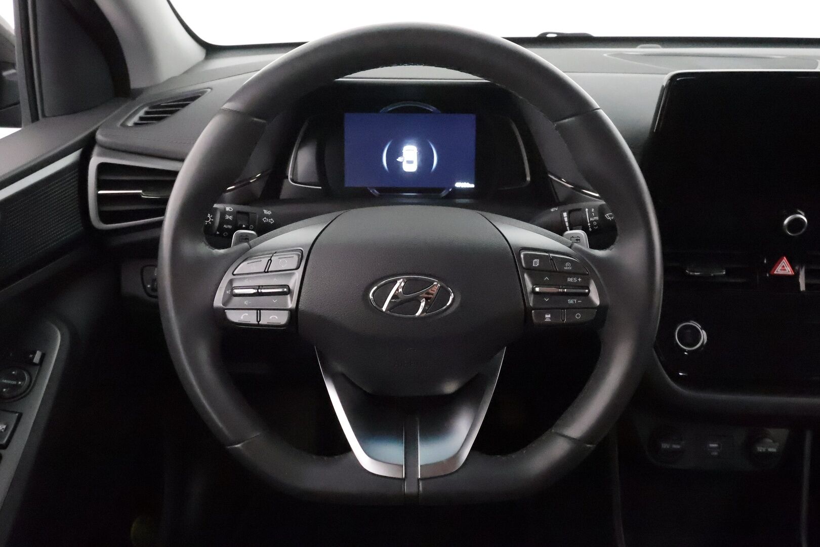 Hyundai IONIQ ELECTRIC 2021 38 kWh 136 hv **Adapt.vakkari / P.kamera / Navi / Ratinlämmitys / Infinity Audio / KeylessGo** - Akku kuntotarkastettu / Kahdet renkaat aluvanteilla