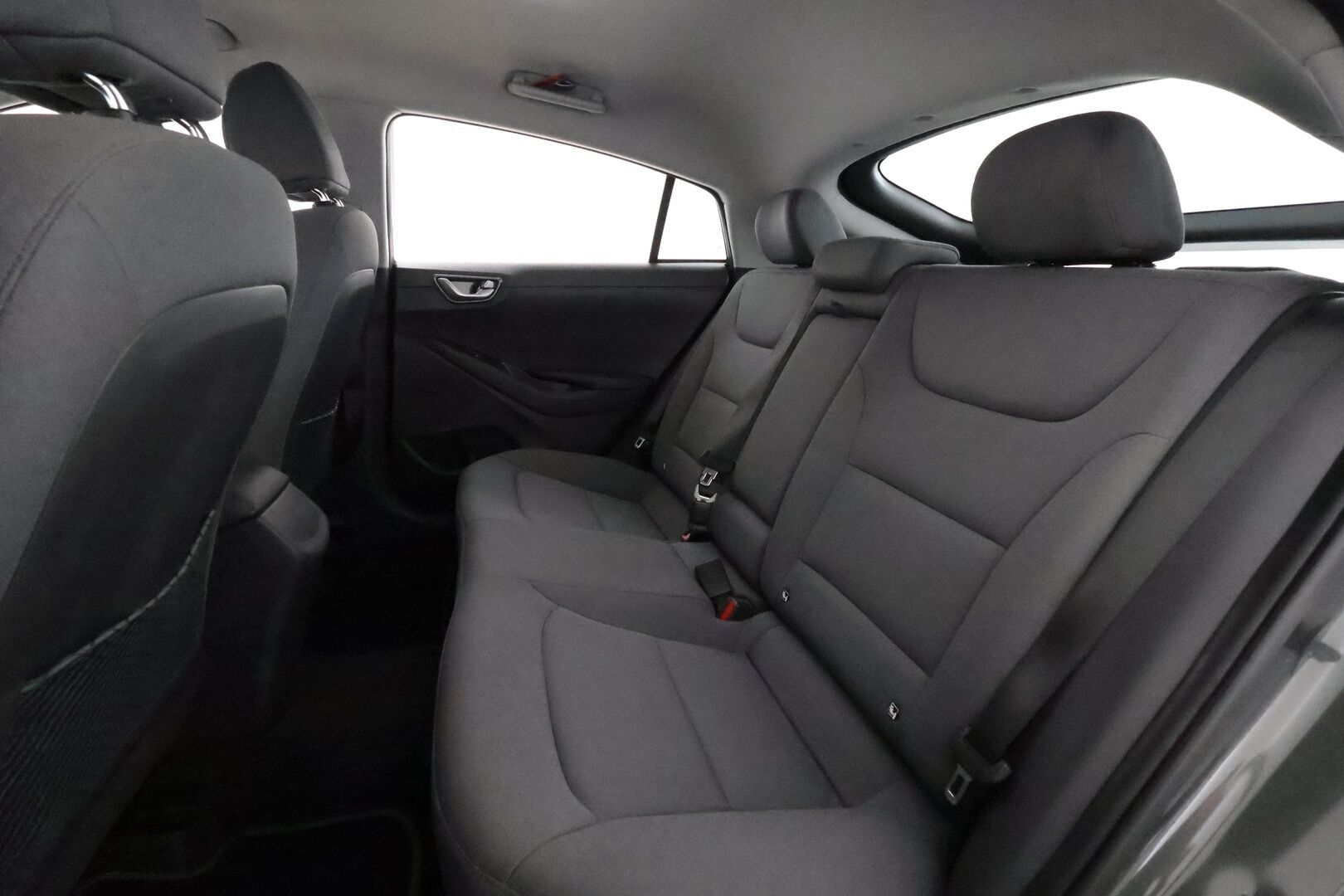 Hyundai IONIQ ELECTRIC 2021 38 kWh 136 hv **Adapt.vakkari / P.kamera / Navi / Ratinlämmitys / Infinity Audio / KeylessGo** - Akku kuntotarkastettu / Kahdet renkaat aluvanteilla