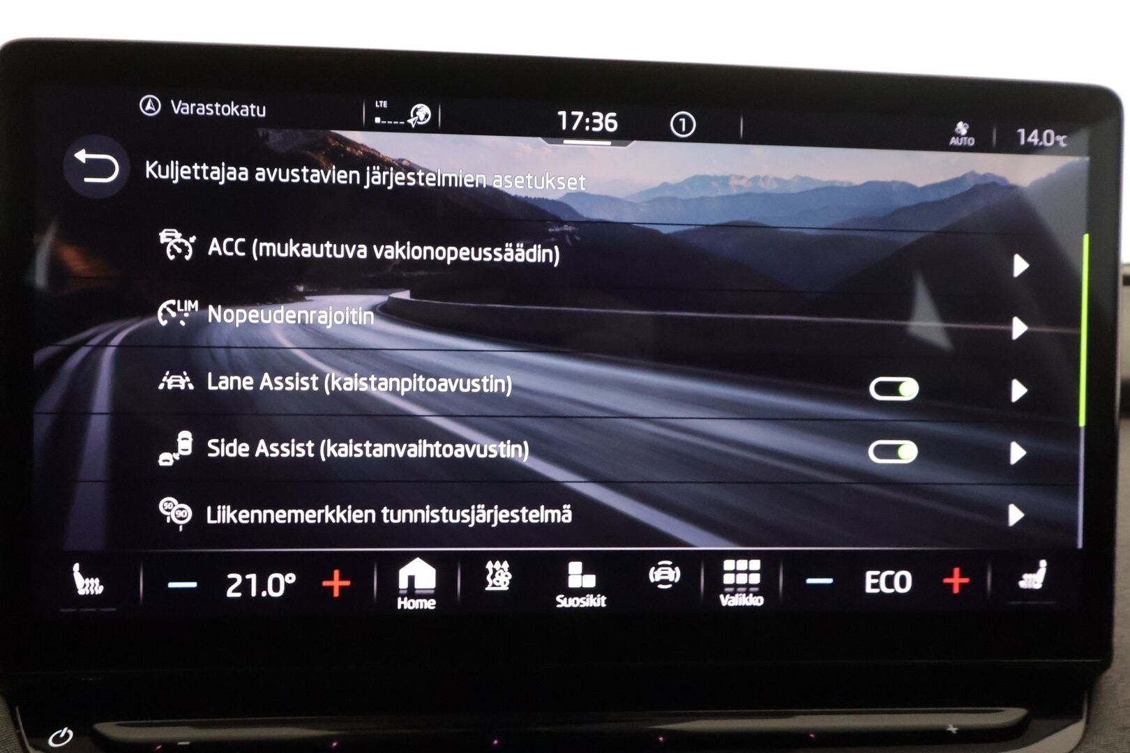 Skoda Enyaq 2022 80x 4x4 iV - | ACC | ILP | LED | Puolinahat | P.Kamera | Ratinlämmitys | Digimittaristo | Keyless | 1.Om Suomi-auto | Kahdet Renkaat | Merkkihuollettu |