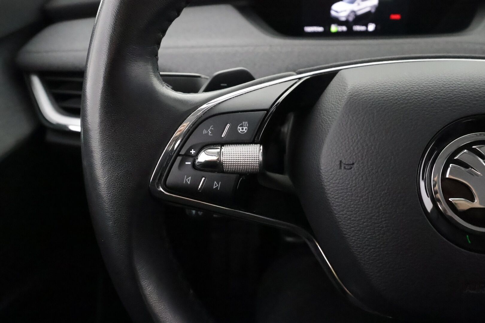 Skoda Enyaq 2022 80x 4x4 iV - | ACC | ILP | LED | Puolinahat | P.Kamera | Ratinlämmitys | Digimittaristo | Keyless | 1.Om Suomi-auto | Kahdet Renkaat | Merkkihuollettu |