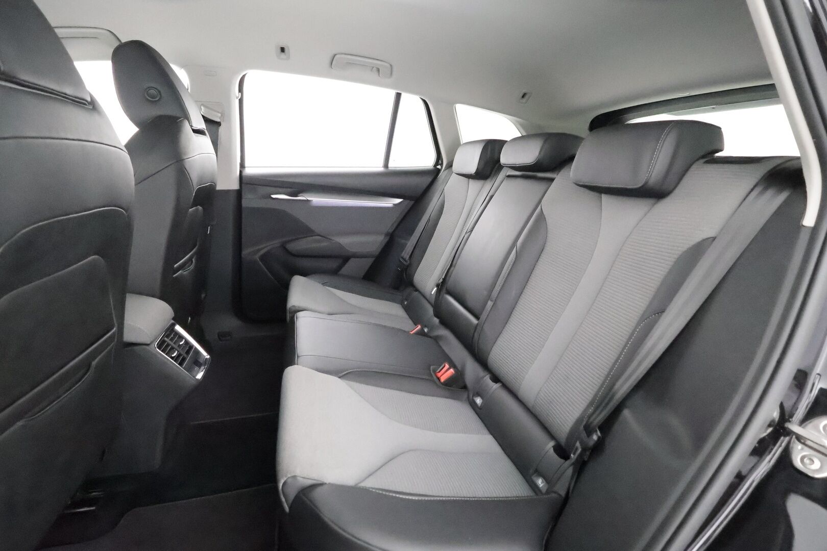 Skoda Enyaq 2022 80x 4x4 iV - | ACC | ILP | LED | Puolinahat | P.Kamera | Ratinlämmitys | Digimittaristo | Keyless | 1.Om Suomi-auto | Kahdet Renkaat | Merkkihuollettu |