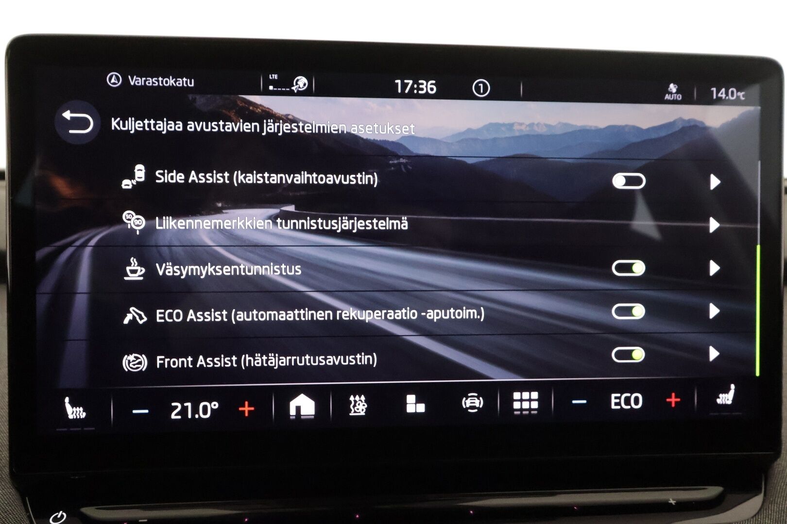 Skoda Enyaq 2022 80x 4x4 iV - | ACC | ILP | LED | Puolinahat | P.Kamera | Ratinlämmitys | Digimittaristo | Keyless | 1.Om Suomi-auto | Kahdet Renkaat | Merkkihuollettu |