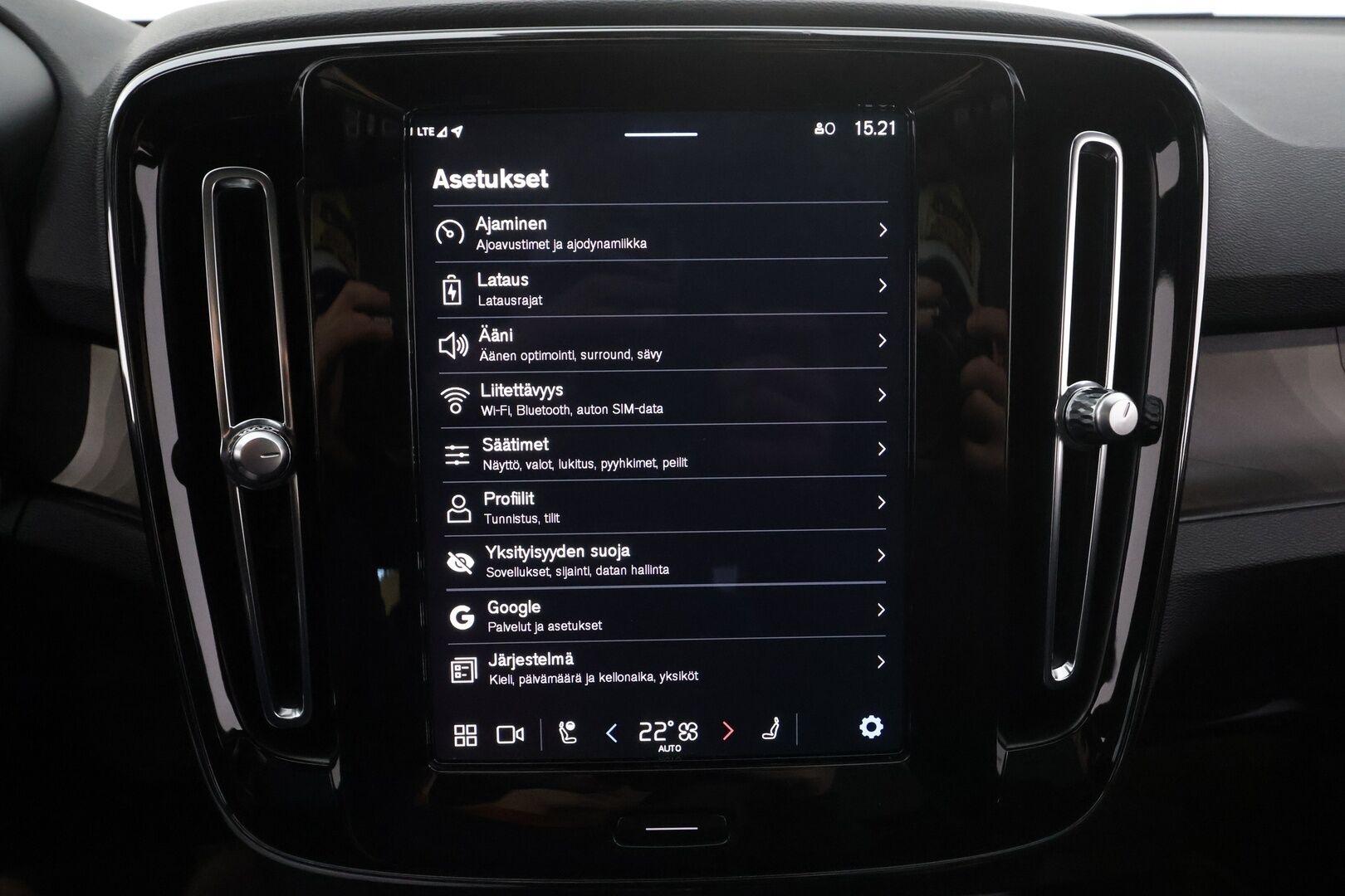Volvo C40 2023 Recharge Twin Ultimate aut * ILP / Lasikatto / ACC / LED / 360 / Sportpenkki Muistilla / Navi * - H&K / Suomi-auto / Kahdet renkaat aluvanteilla / 2x Latauskaapelit / Merkkihuollot - HULLUT AVAJAISHULINAT KORKOTARJOUS 3,29 %