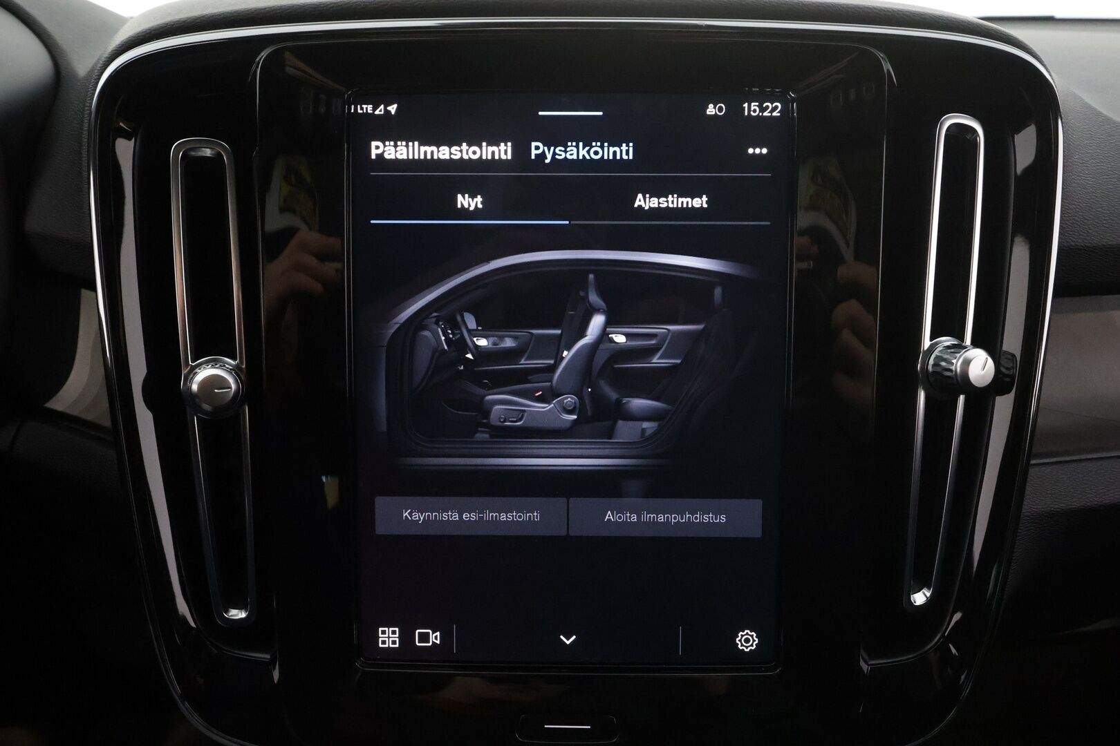 Volvo C40 2023 Recharge Twin Ultimate aut * ILP / Lasikatto / ACC / LED / 360 / Sportpenkki Muistilla / Navi * - H&K / Suomi-auto / Kahdet renkaat aluvanteilla / 2x Latauskaapelit / Merkkihuollot