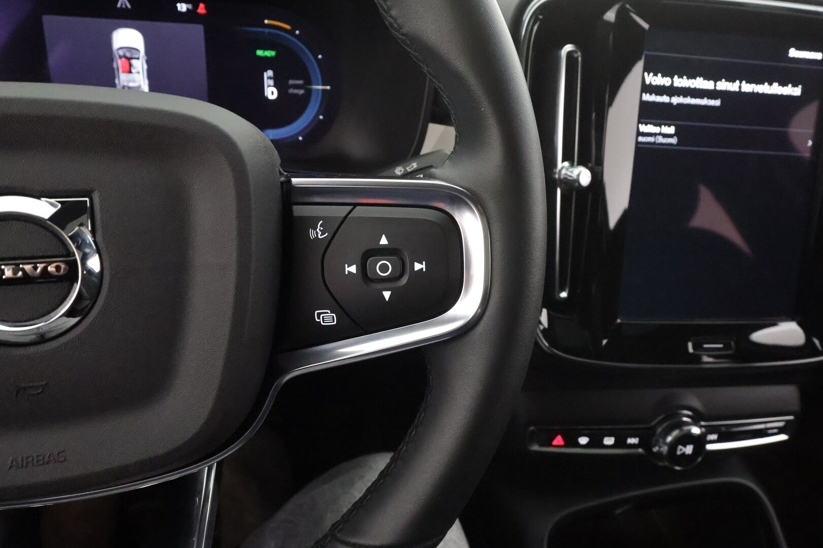 Volvo C40 2023 Recharge Twin Ultimate aut * ILP / Lasikatto / ACC / LED / 360 / Sportpenkki Muistilla / Navi * - H&K / Suomi-auto / Kahdet renkaat aluvanteilla / 2x Latauskaapelit / Merkkihuollot