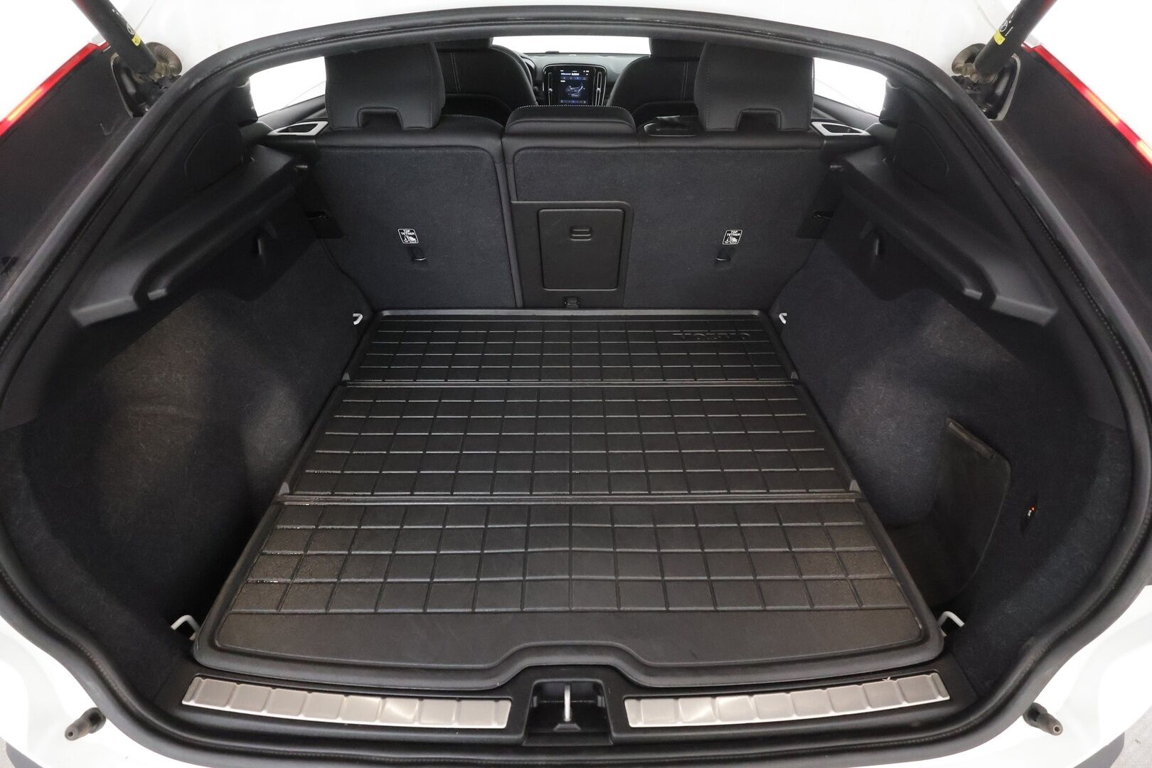 Volvo C40 2023 Recharge Twin Ultimate aut * ILP / Lasikatto / ACC / LED / 360 / Sportpenkki Muistilla / Navi * - H&K / Suomi-auto / Kahdet renkaat aluvanteilla / 2x Latauskaapelit / Merkkihuollot - HULLUT AVAJAISHULINAT KORKOTARJOUS 3,29 %