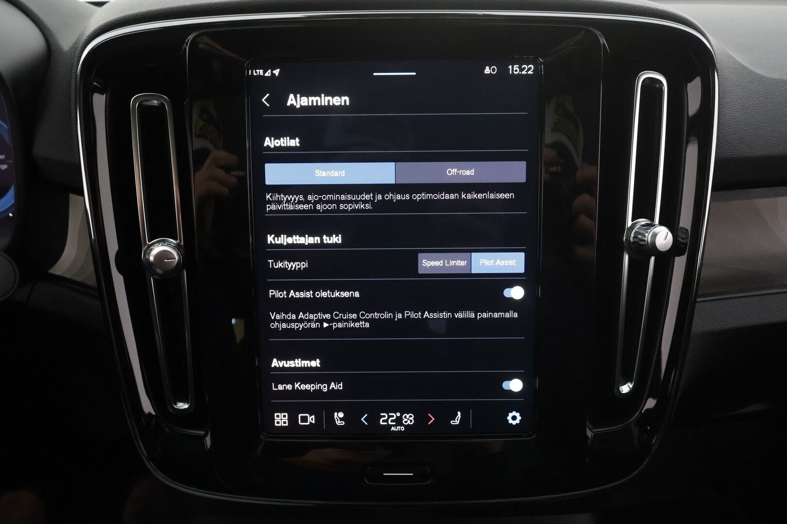 Volvo C40 2023 Recharge Twin Ultimate aut * ILP / Lasikatto / ACC / LED / 360 / Sportpenkki Muistilla / Navi * - H&K / Suomi-auto / Kahdet renkaat aluvanteilla / 2x Latauskaapelit / Merkkihuollot - HULLUT AVAJAISHULINAT KORKOTARJOUS 3,29 %