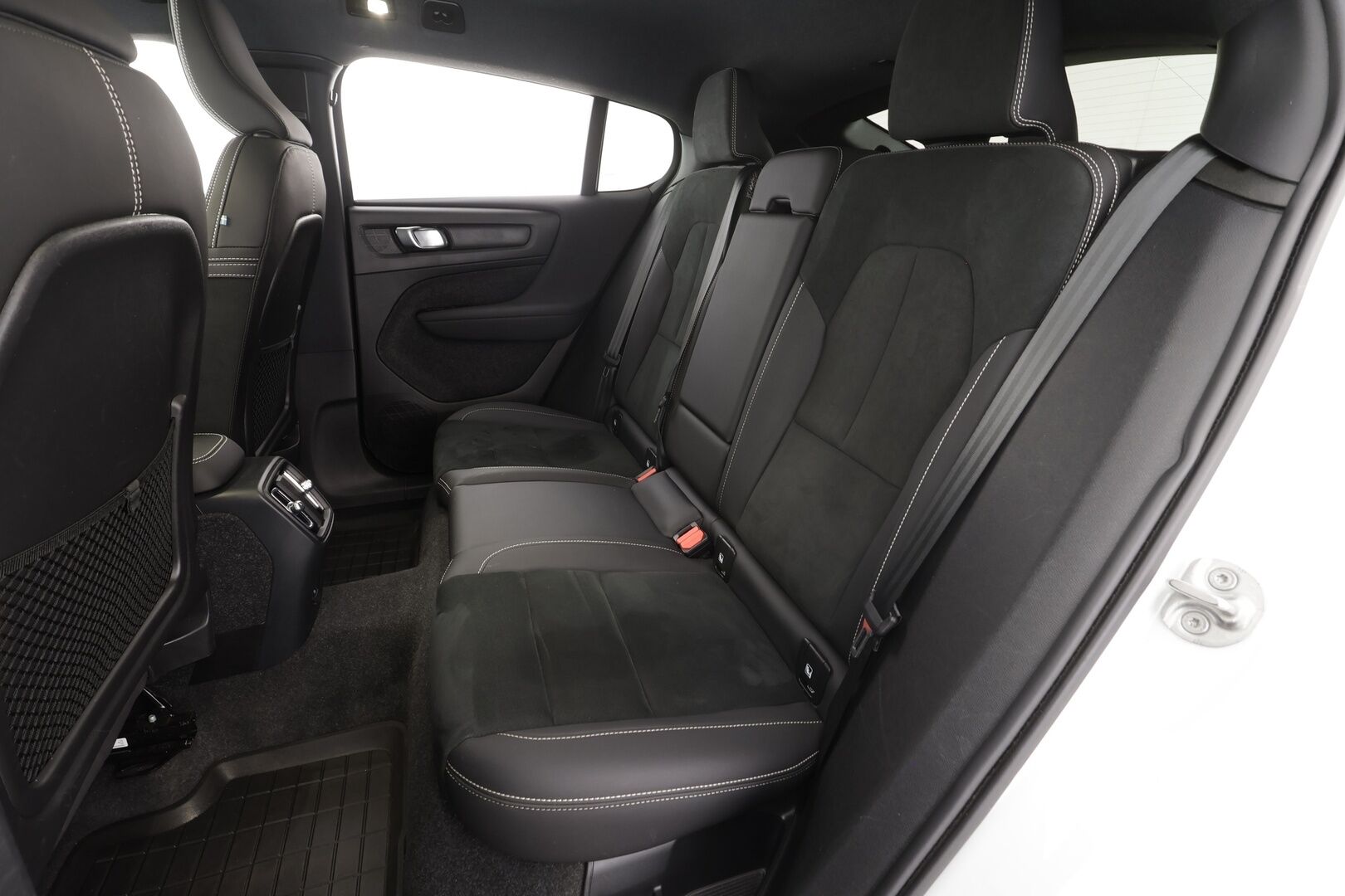 Volvo C40 2023 Recharge Twin Ultimate aut * ILP / Lasikatto / ACC / LED / 360 / Sportpenkki Muistilla / Navi * - H&K / Suomi-auto / Kahdet renkaat aluvanteilla / 2x Latauskaapelit / Merkkihuollot