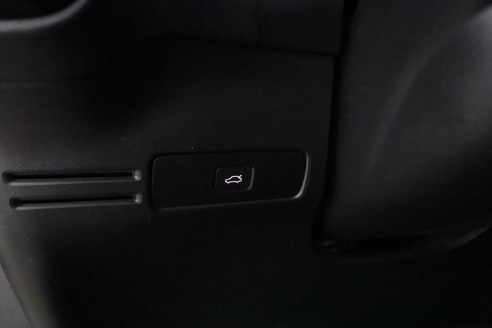 Volvo C40 2023 Recharge Twin Ultimate aut * ILP / Lasikatto / ACC / LED / 360 / Sportpenkki Muistilla / Navi * - H&K / Suomi-auto / Kahdet renkaat aluvanteilla / 2x Latauskaapelit / Merkkihuollot - HULLUT AVAJAISHULINAT KORKOTARJOUS 3,29 %