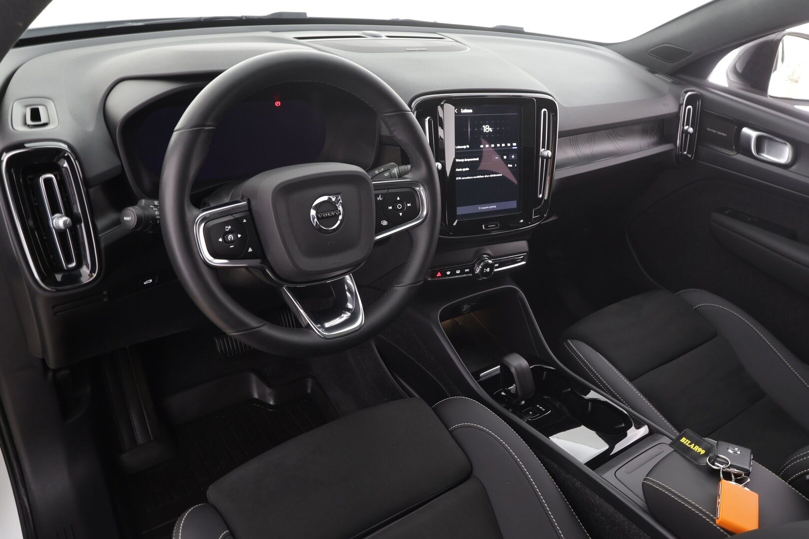 Volvo C40 2023 Recharge Twin Ultimate aut * ILP / Lasikatto / ACC / LED / 360 / Sportpenkki Muistilla / Navi * - H&K / Suomi-auto / Kahdet renkaat aluvanteilla / 2x Latauskaapelit / Merkkihuollot