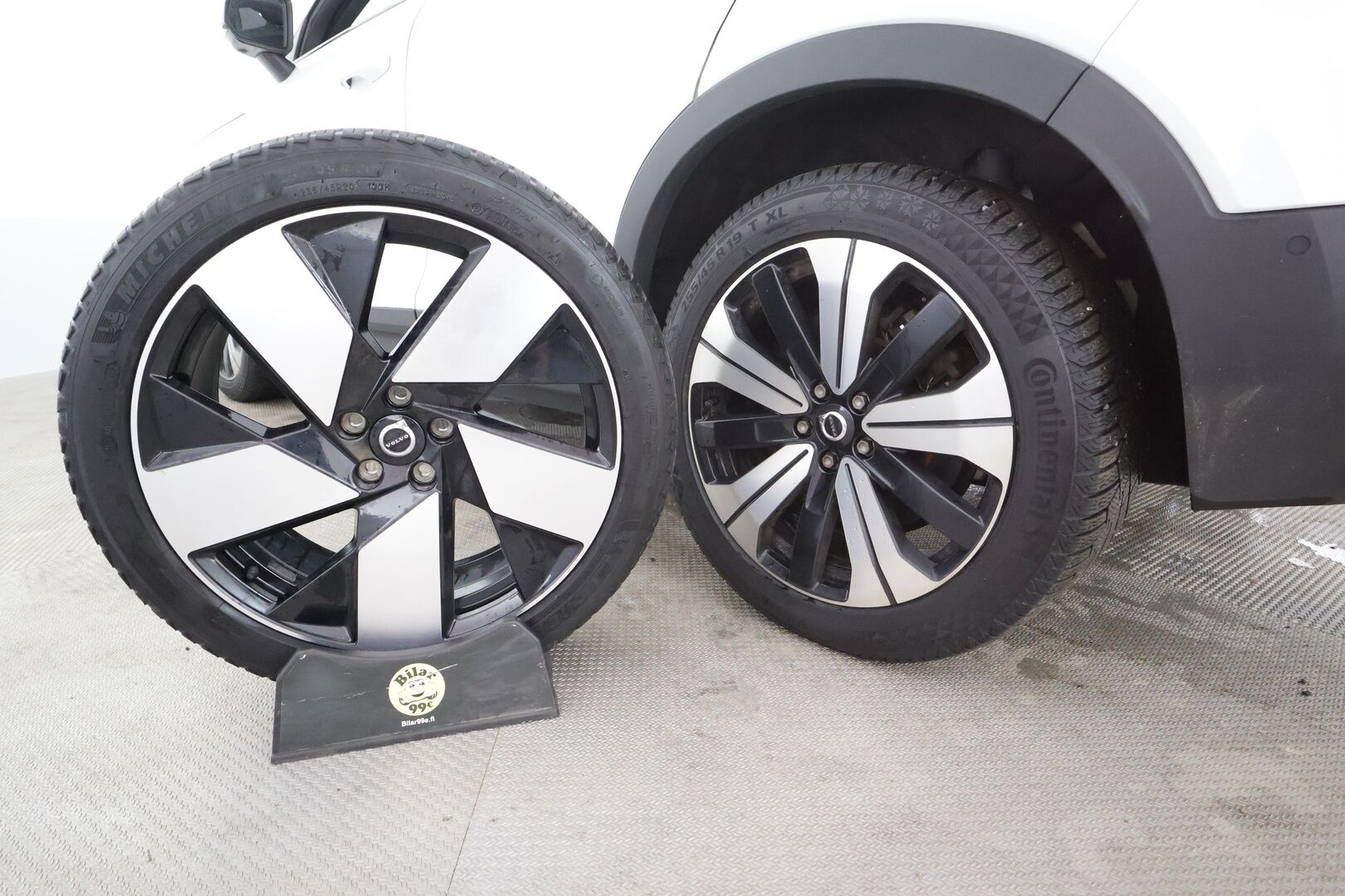 Volvo C40 2023 Recharge Twin Ultimate aut * ILP / Lasikatto / ACC / LED / 360 / Sportpenkki Muistilla / Navi * - H&K / Suomi-auto / Kahdet renkaat aluvanteilla / 2x Latauskaapelit / Merkkihuollot - HULLUT AVAJAISHULINAT KORKOTARJOUS 3,29 %