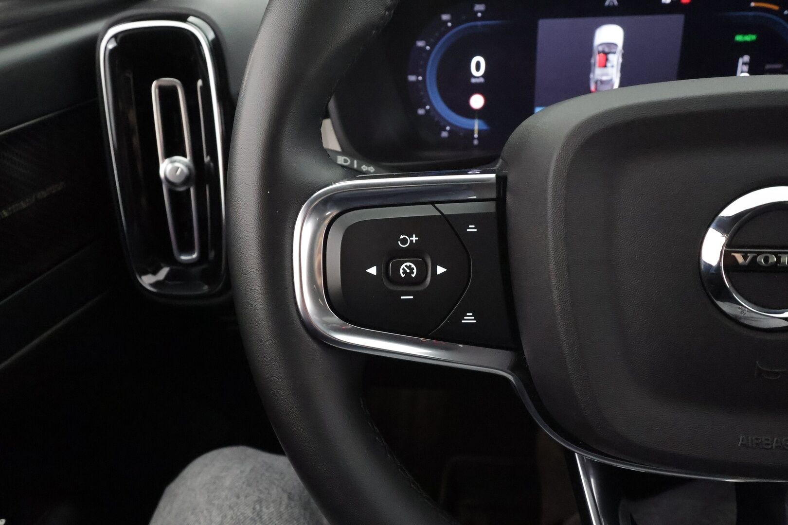 Volvo C40 2023 Recharge Twin Ultimate aut * ILP / Lasikatto / ACC / LED / 360 / Sportpenkki Muistilla / Navi * - H&K / Suomi-auto / Kahdet renkaat aluvanteilla / 2x Latauskaapelit / Merkkihuollot - HULLUT AVAJAISHULINAT KORKOTARJOUS 3,29 %