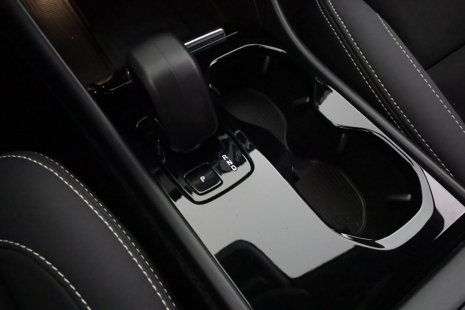 Volvo C40 2023 Recharge Twin Ultimate aut * ILP / Lasikatto / ACC / LED / 360 / Sportpenkki Muistilla / Navi * - H&K / Suomi-auto / Kahdet renkaat aluvanteilla / 2x Latauskaapelit / Merkkihuollot - HULLUT AVAJAISHULINAT KORKOTARJOUS 3,29 %