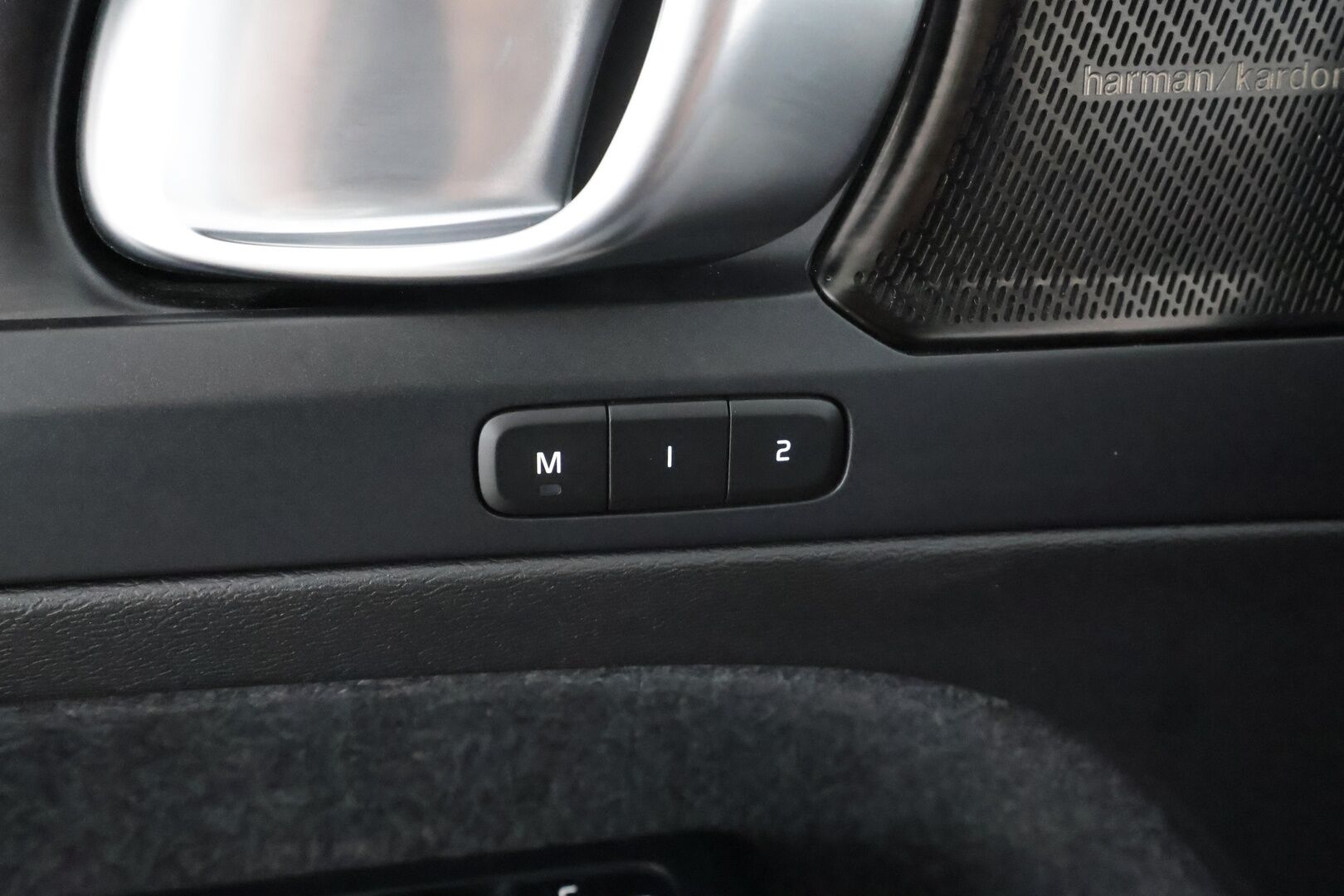 Volvo C40 2023 Recharge Twin Ultimate aut * ILP / Lasikatto / ACC / LED / 360 / Sportpenkki Muistilla / Navi * - H&K / Suomi-auto / Kahdet renkaat aluvanteilla / 2x Latauskaapelit / Merkkihuollot - HULLUT AVAJAISHULINAT KORKOTARJOUS 3,29 %