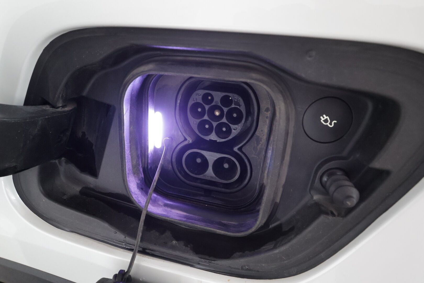 Volvo C40 2023 Recharge Twin Ultimate aut * ILP / Lasikatto / ACC / LED / 360 / Sportpenkki Muistilla / Navi * - H&K / Suomi-auto / Kahdet renkaat aluvanteilla / 2x Latauskaapelit / Merkkihuollot