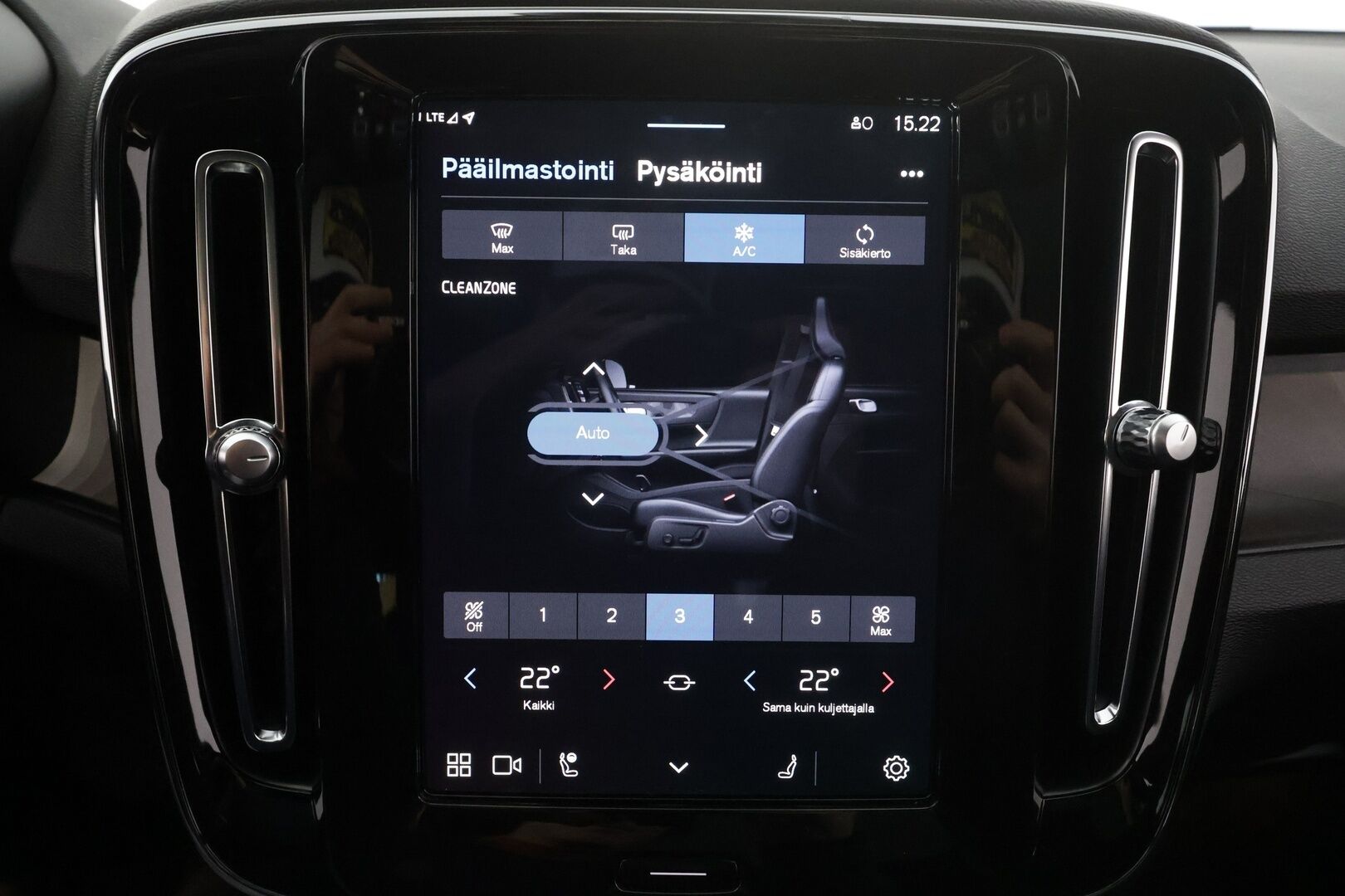 Volvo C40 2023 Recharge Twin Ultimate aut * ILP / Lasikatto / ACC / LED / 360 / Sportpenkki Muistilla / Navi * - H&K / Suomi-auto / Kahdet renkaat aluvanteilla / 2x Latauskaapelit / Merkkihuollot - HULLUT AVAJAISHULINAT KORKOTARJOUS 3,29 %