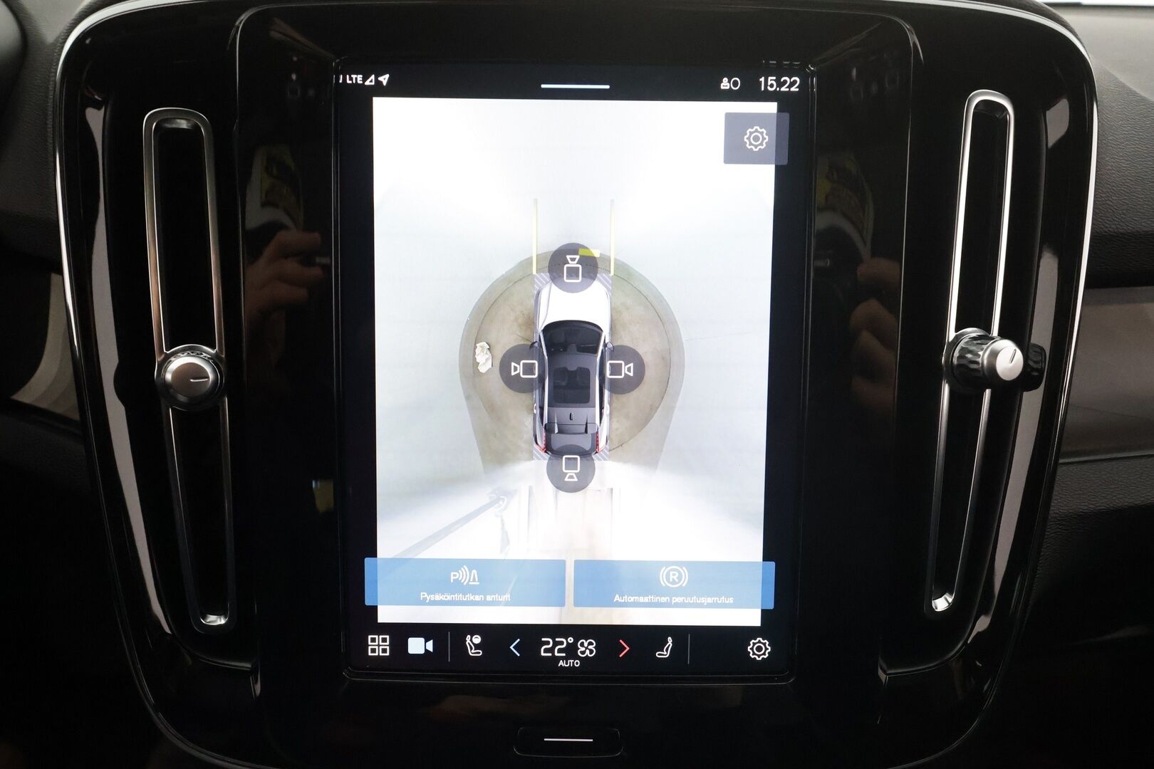 Volvo C40 2023 Recharge Twin Ultimate aut * ILP / Lasikatto / ACC / LED / 360 / Sportpenkki Muistilla / Navi * - H&K / Suomi-auto / Kahdet renkaat aluvanteilla / 2x Latauskaapelit / Merkkihuollot