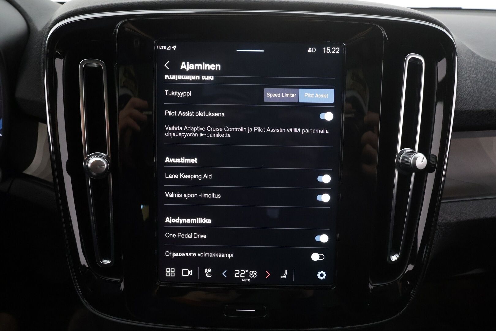 Volvo C40 2023 Recharge Twin Ultimate aut * ILP / Lasikatto / ACC / LED / 360 / Sportpenkki Muistilla / Navi * - H&K / Suomi-auto / Kahdet renkaat aluvanteilla / 2x Latauskaapelit / Merkkihuollot - HULLUT AVAJAISHULINAT KORKOTARJOUS 3,29 %