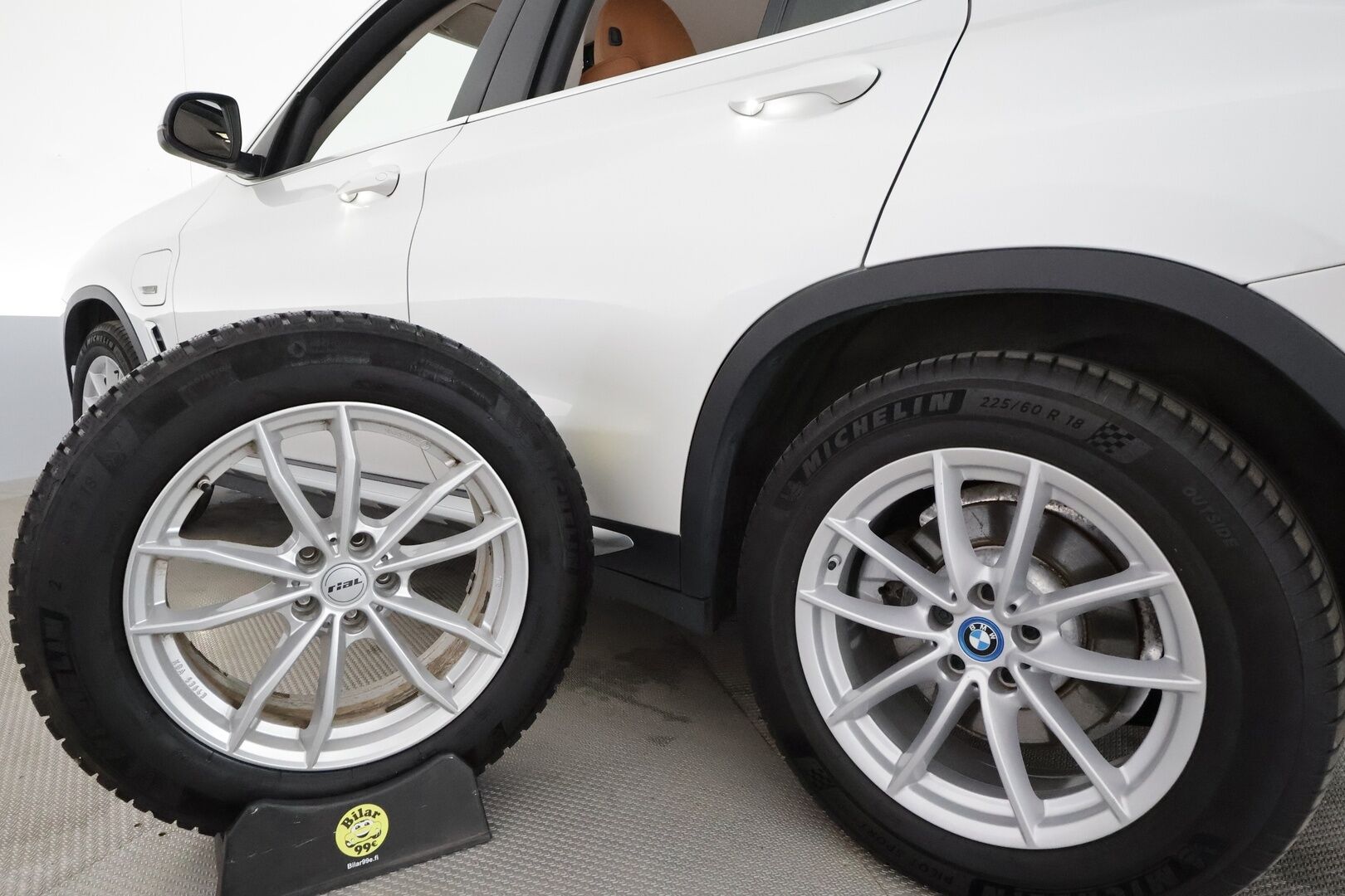 BMW X3 2022 G01 xDrive 30e A Charged Edition *HiFi / Adapt.LED / Koukku / Sporttipenkit muistilla / P.kamera / ComfortAccess* - 1 omisteinen Suomi-auto / Akku kuntotarkastettu SoH 92,4% / Digimittaristo / Apple&Android / Kahdet renkaat aluvanteilla - Osta nyt, maksa vasta ensi vuonna