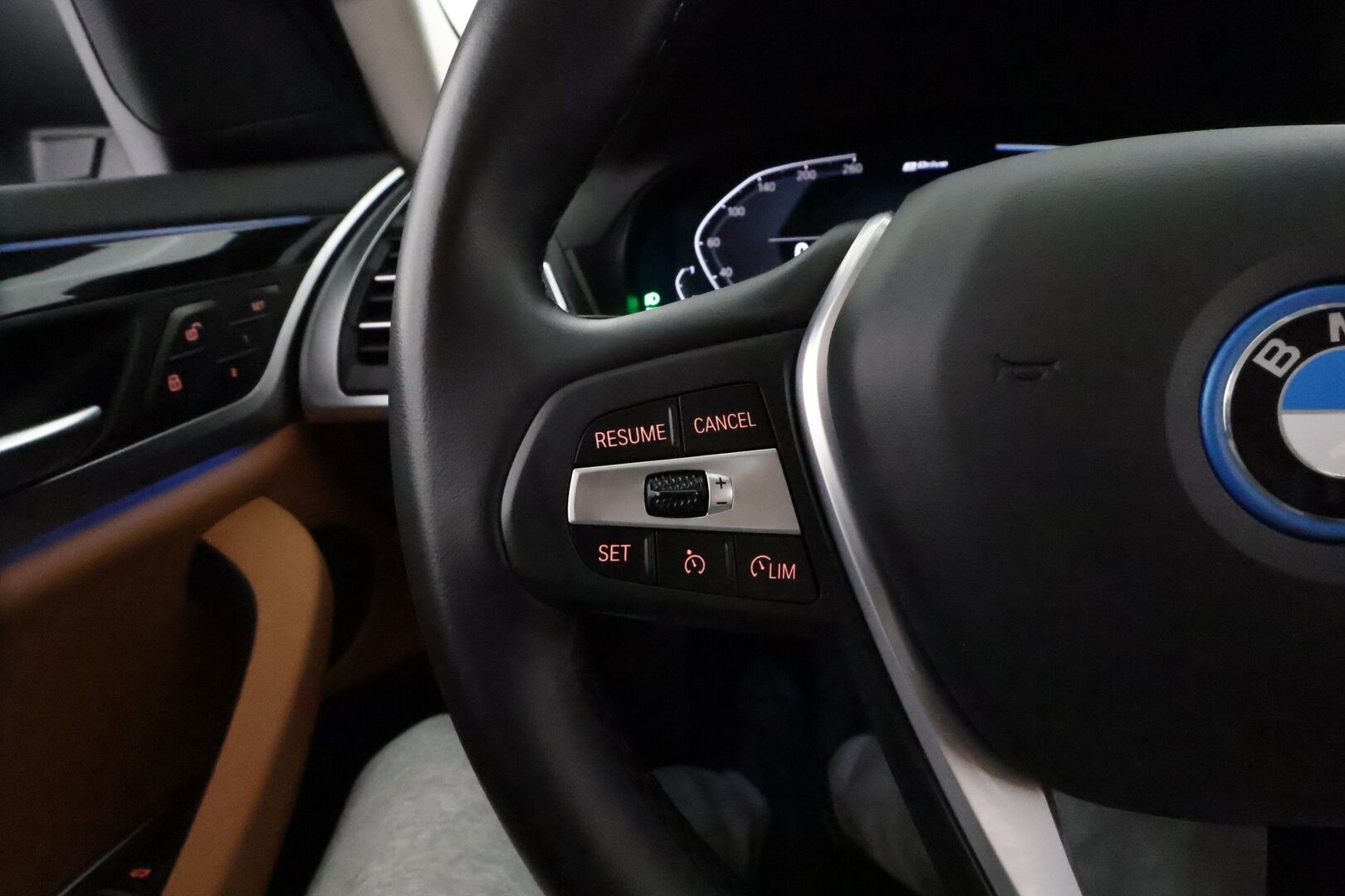 BMW X3 2022 G01 xDrive 30e A Charged Edition *HiFi / Adapt.LED / Koukku / Sporttipenkit muistilla / P.kamera / ComfortAccess* - 1 omisteinen Suomi-auto / Akku kuntotarkastettu SoH 92,4% / Digimittaristo / Apple&Android / Kahdet renkaat aluvanteilla - Osta nyt, maksa vasta ensi vuonna