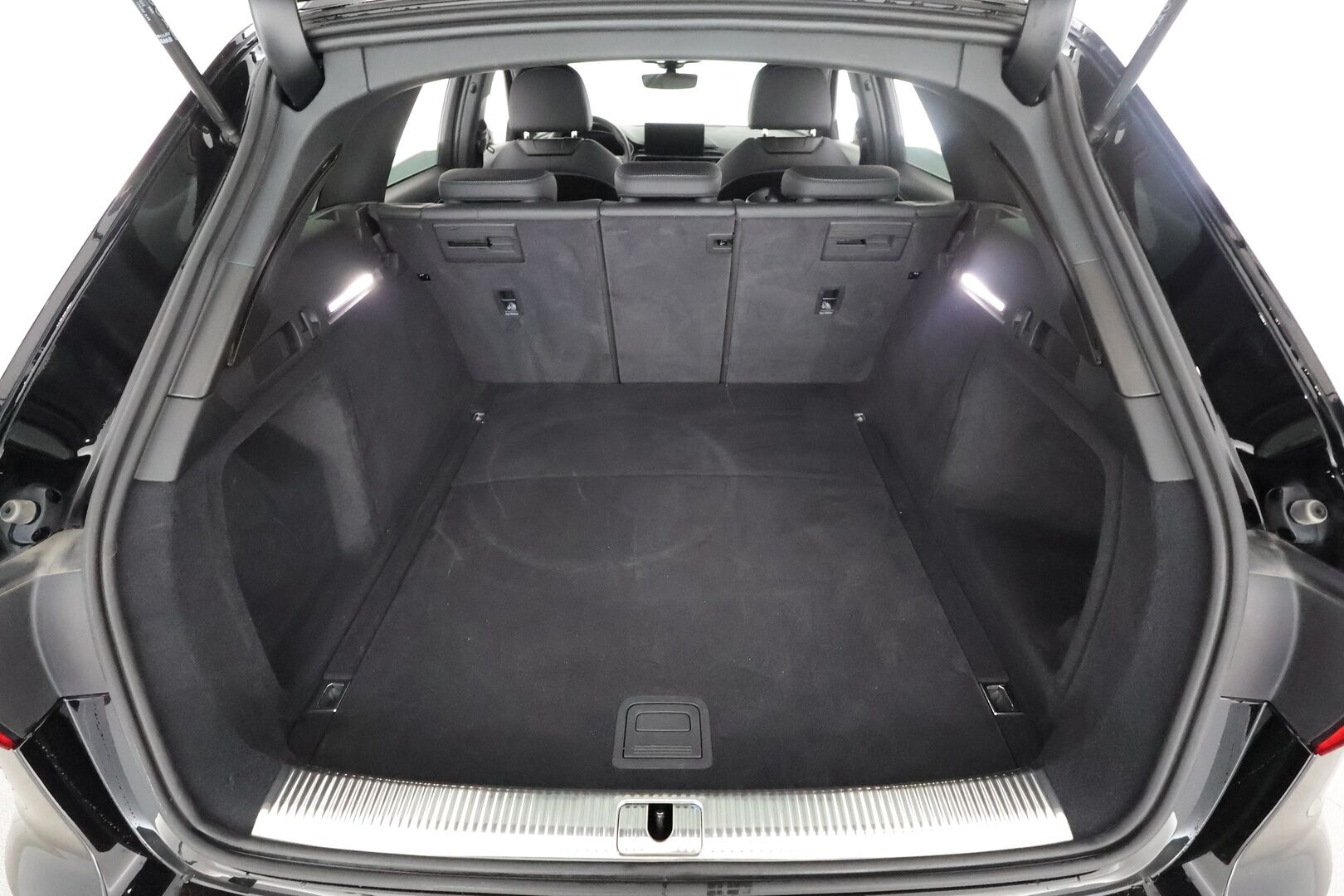 Audi A4 2023 Avant Business Advanced 40 TFSI 150 kW MHEV quattro S tronic - | ACC | Webasto | Puolinahat | S-Line sisäpaketti | Matrix | Digimittaristo | P.kamera | Sporttipenkit | Lämm. ratti | 1-om suomiauto | 2x renkaat aluin |