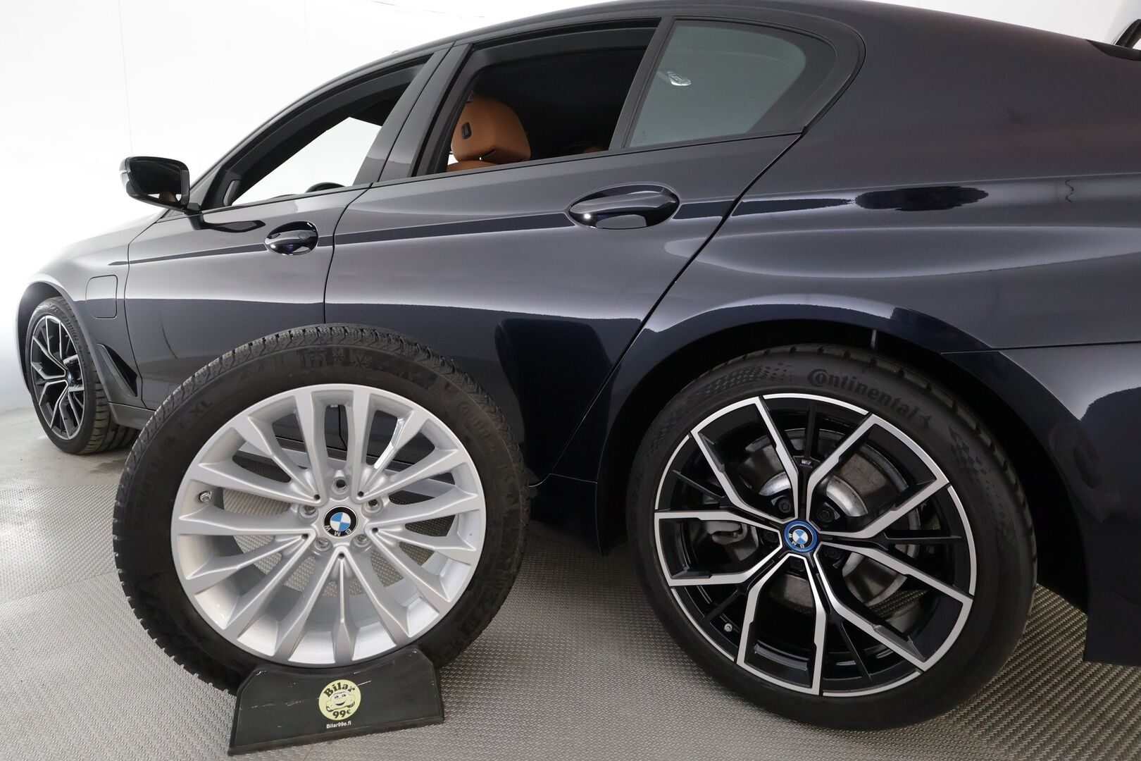 BMW 530 2023 G30 Sedan 530e xDrive A Charged Edition M Sport - | ACC | Lisälämmitin | LED | H/K | Osasähköt | P.Kamera | Sporttinahat | Comfort access | Apple&Android | 1.Om Suomi-auto | Kahdet Renkaat | Merkkihuollettu |
