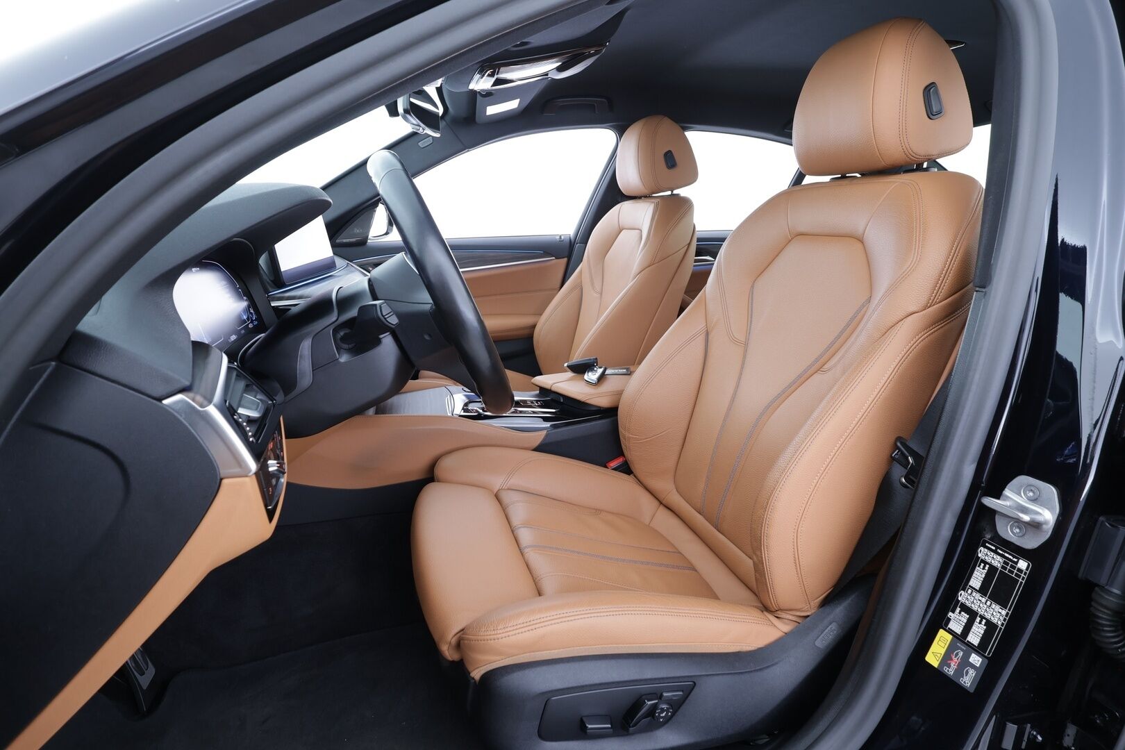 BMW 530 2023 G30 Sedan 530e xDrive A Charged Edition M Sport - | ACC | Lisälämmitin | LED | H/K | Osasähköt | P.Kamera | Sporttinahat | Comfort access | Apple&Android | 1.Om Suomi-auto | Kahdet Renkaat | Merkkihuollettu |