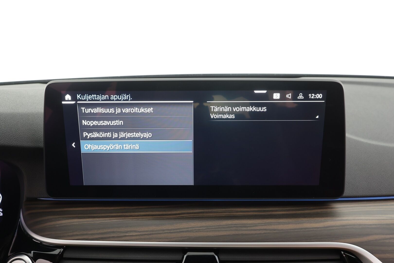 BMW 530 2023 G30 Sedan 530e xDrive A Charged Edition M Sport - | ACC | Lisälämmitin | LED | H/K | Osasähköt | P.Kamera | Sporttinahat | Comfort access | Apple&Android | 1.Om Suomi-auto | Kahdet Renkaat | Merkkihuollettu |