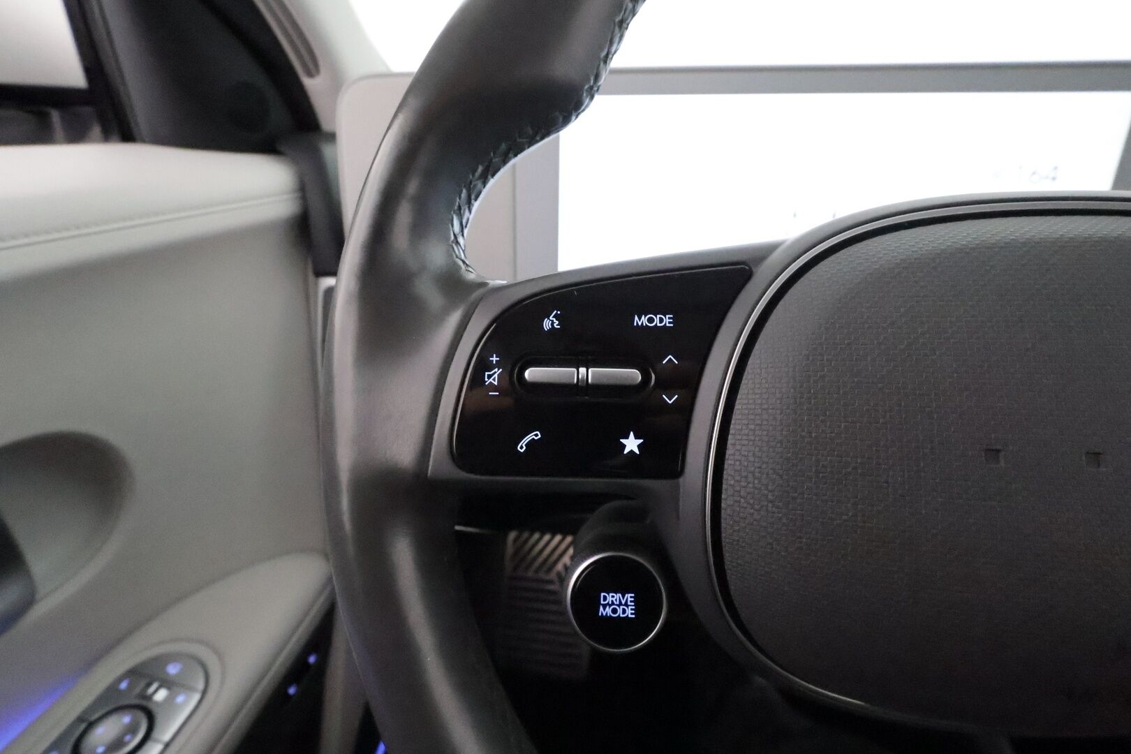 Hyundai IONIQ 5 2022 73 kWh 305 hv AWD Premium **HUD / Bose / Adapt.Vakkari / LED-valot / 360° / Ilmastoidut Muistinahat / Navi / Keyless** - 1-om Suomi-auto / Kahdet Renkaat