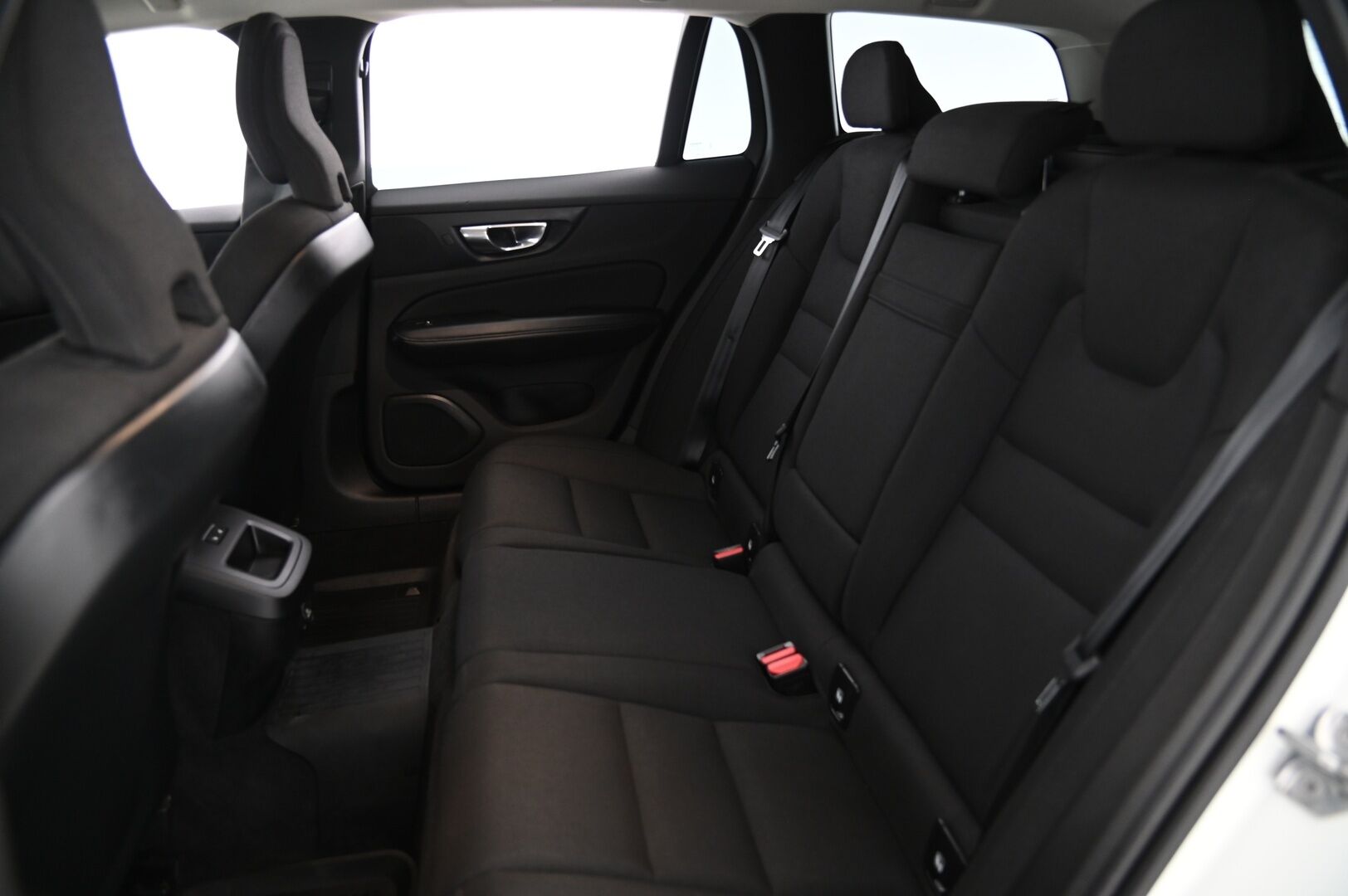 Volvo V60 2018 D4 Business Aut *ACC / VOC / LED / Navi / S.Koukku* - *2x renkaat ja alut / Jakopää tehty*