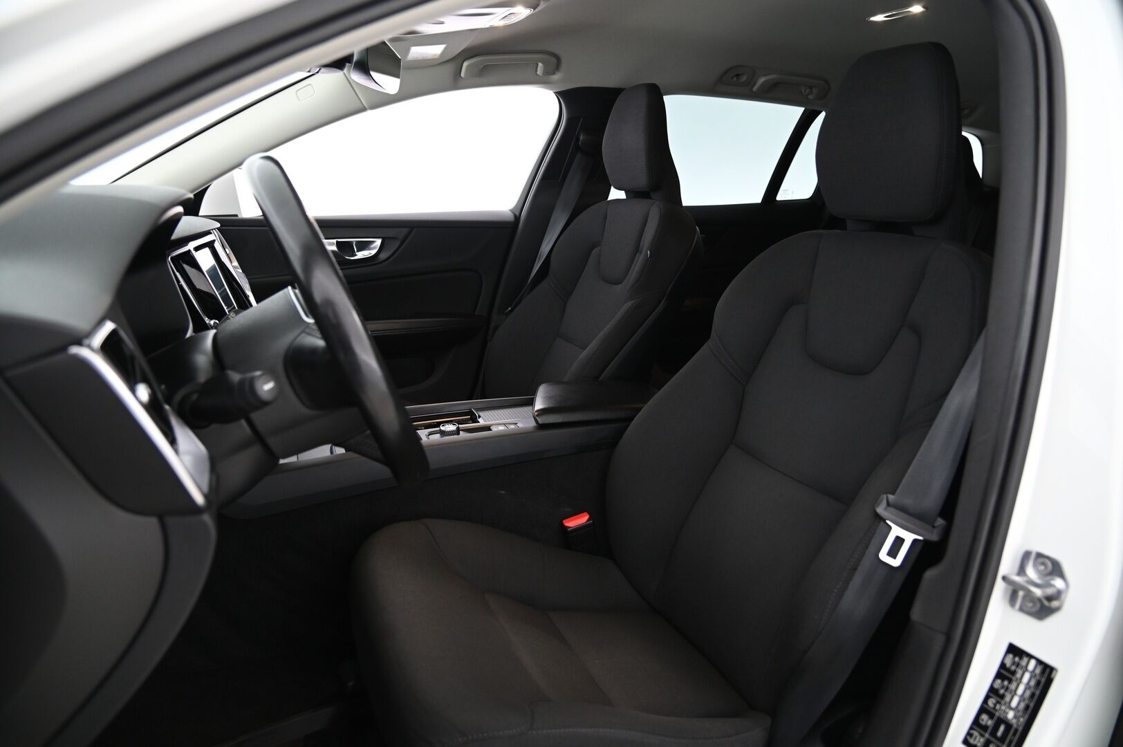 Volvo V60 2018 D4 Business Aut *ACC / VOC / LED / Navi / S.Koukku* - *2x renkaat ja alut / Jakopää tehty*