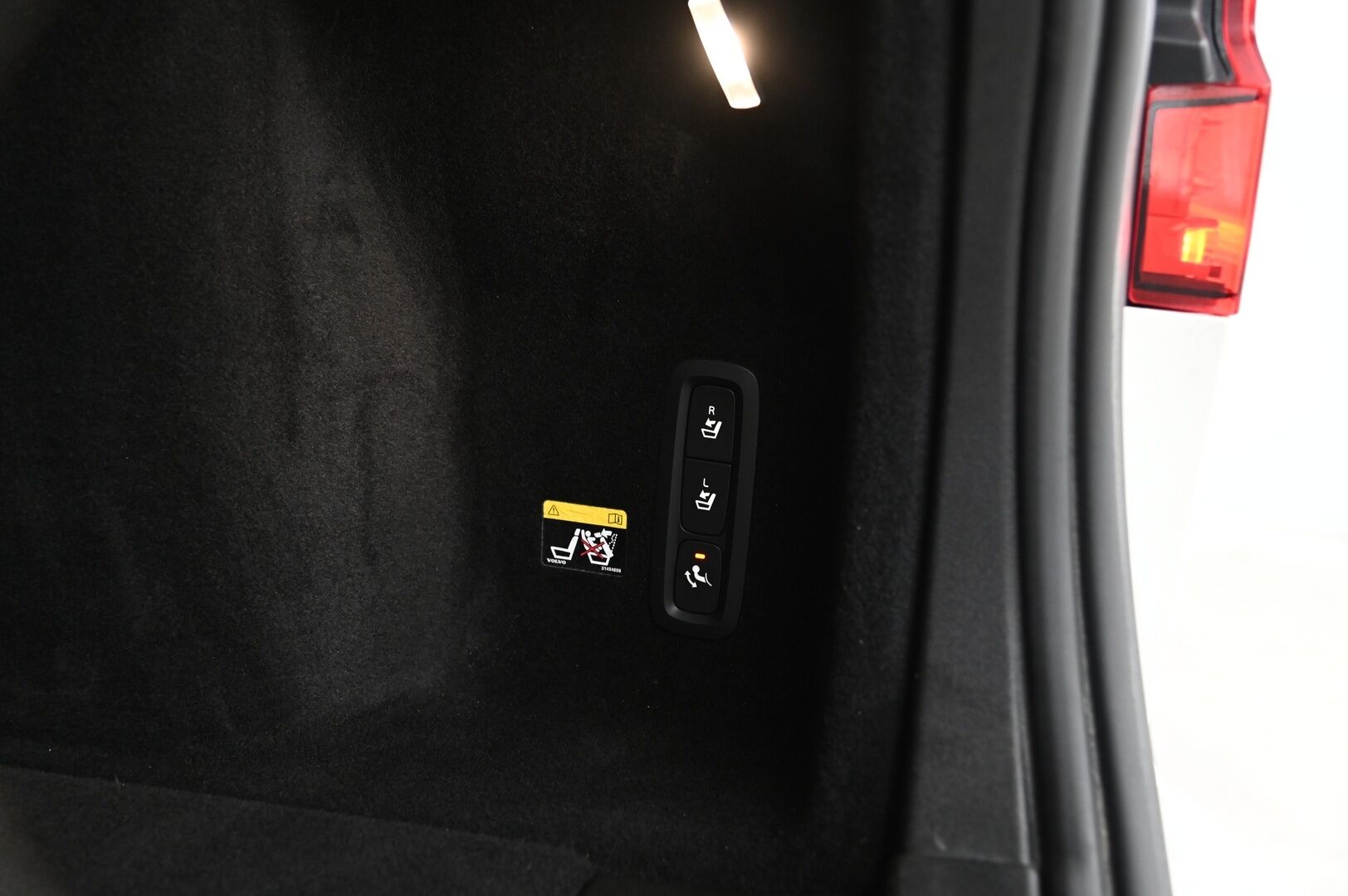 Volvo V60 2018 D4 Business Aut *ACC / VOC / LED / Navi / S.Koukku* - *2x renkaat ja alut / Jakopää tehty*