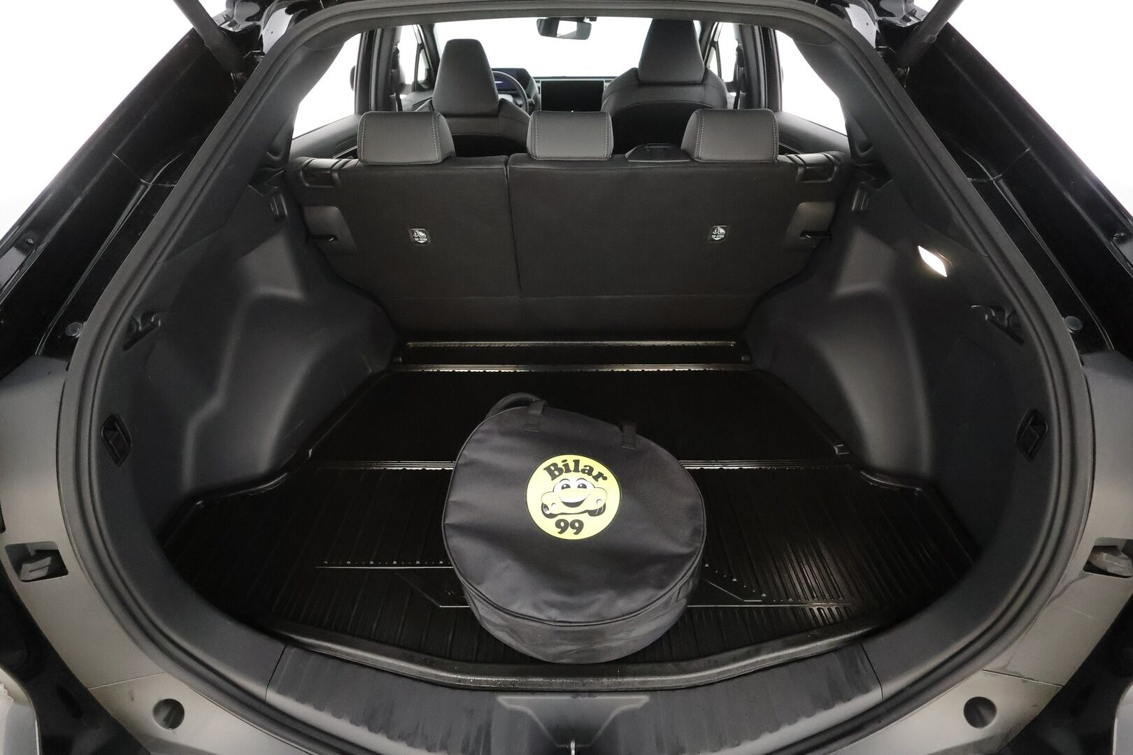 Toyota bZ4X 2023 Launch Edition * ACC / Koukku / P.kamera / Puolinahat / Sähköpenkki / Navi / LED / Keyless * - 1.Om Suomi-auto / Kahdet renkaat aluvanteilla / Merkkihuollettu