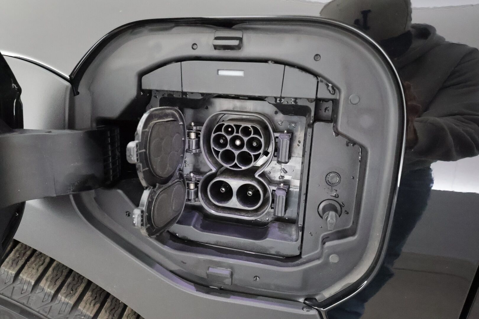 Toyota bZ4X 2023 Launch Edition * ACC / Koukku / P.kamera / Puolinahat / Sähköpenkki / Navi / LED / Keyless * - 1.Om Suomi-auto / Kahdet renkaat aluvanteilla / Merkkihuollettu