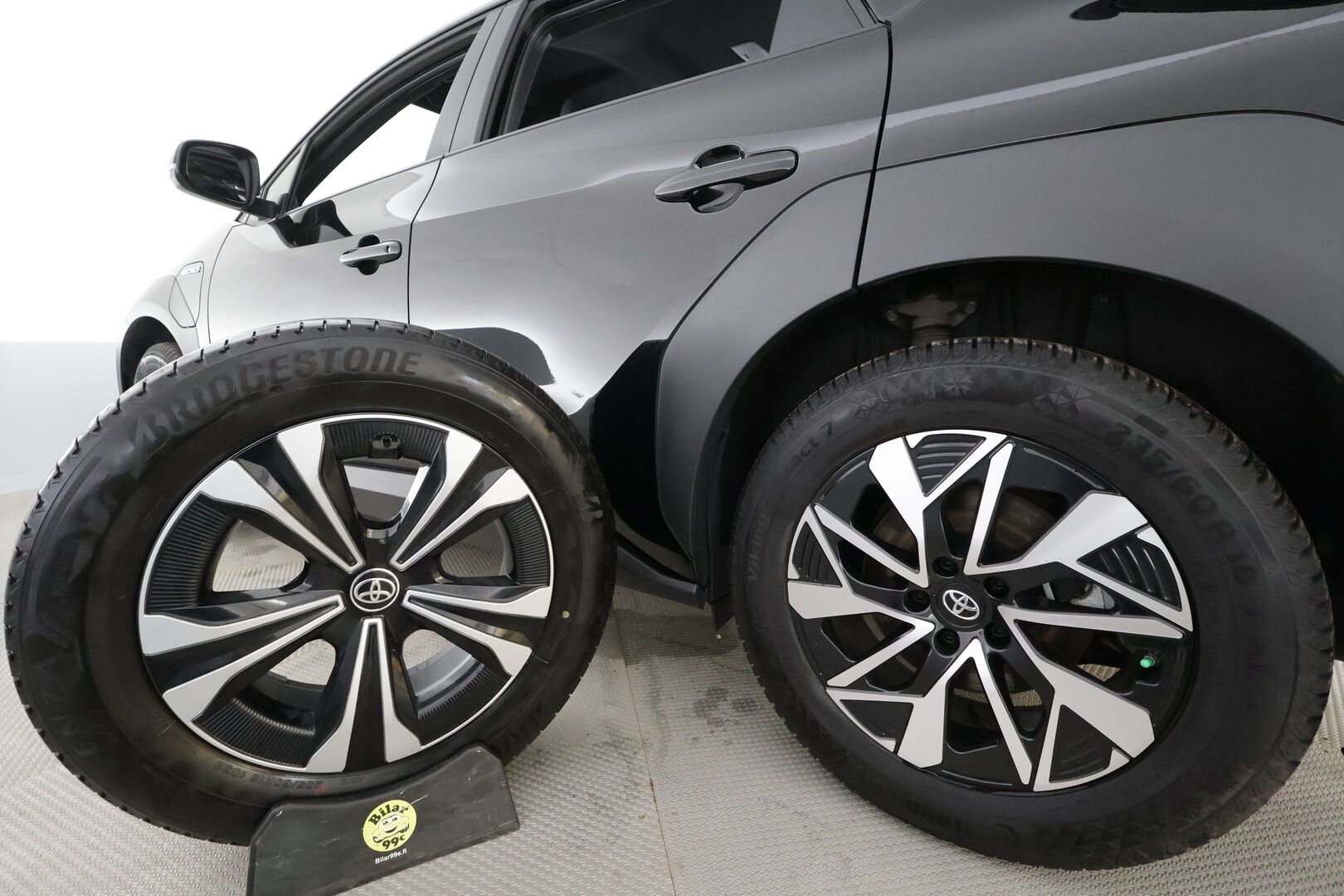 Toyota bZ4X 2023 Launch Edition * ACC / Koukku / P.kamera / Puolinahat / Sähköpenkki / Navi / LED / Keyless * - 1.Om Suomi-auto / Kahdet renkaat aluvanteilla / Merkkihuollettu