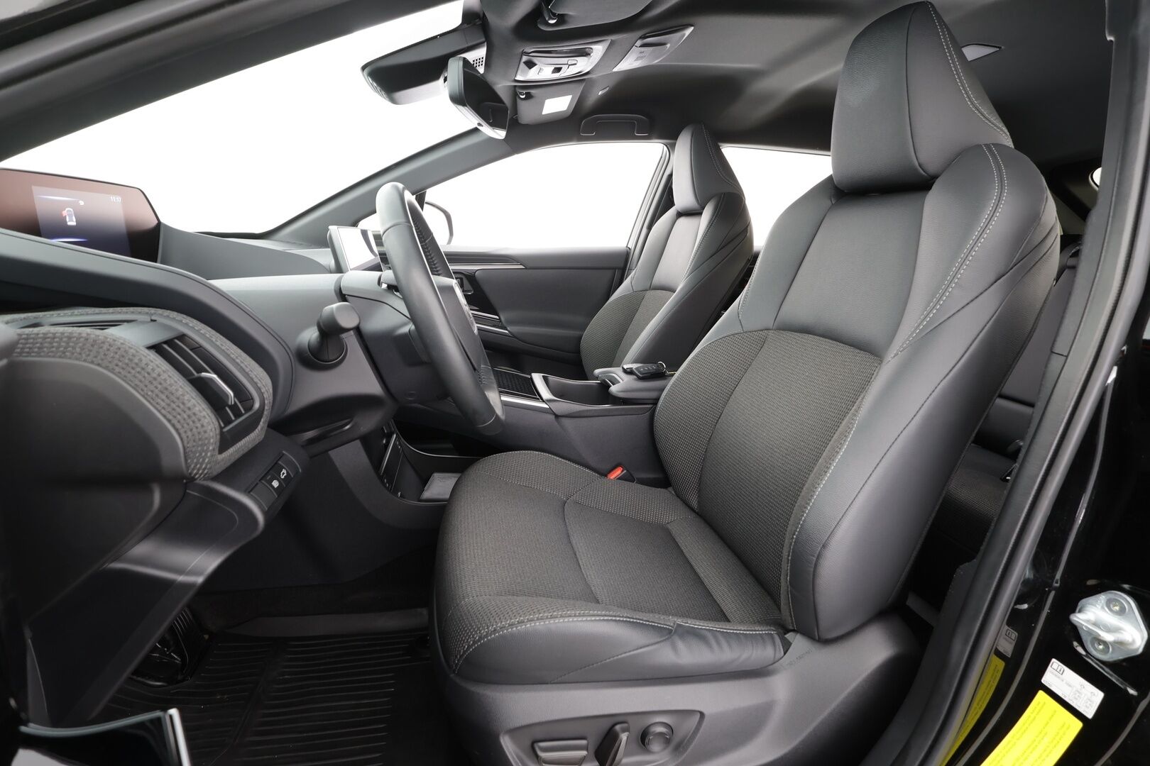 Toyota bZ4X 2023 Launch Edition * ACC / Koukku / P.kamera / Puolinahat / Sähköpenkki / Navi / LED / Keyless * - 1.Om Suomi-auto / Kahdet renkaat aluvanteilla / Merkkihuollettu