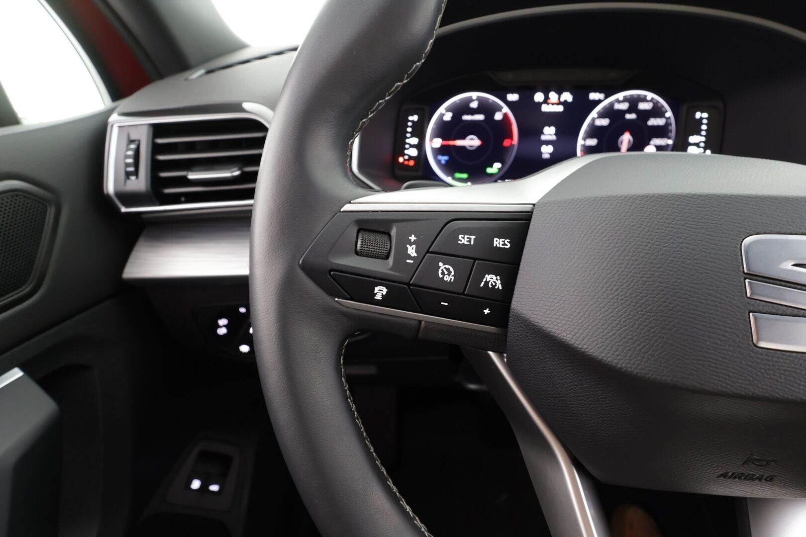 Seat Tarraco 2023 1,4 PHEV 245 e-Hybrid Xperience Launch Edition DSG - 1Om Suomiauto | Lisälämmitin | Koukku | Nahkasisusta | 360-Kamera | Matrix | Muistipenkki | Digimittari | Juuri tullut Tampereelle!