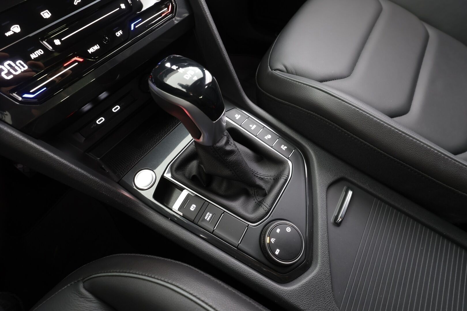 Seat Tarraco 2023 1,4 PHEV 245 e-Hybrid Xperience Launch Edition DSG - 1Om Suomiauto | Lisälämmitin | Koukku | Nahkasisusta | 360-Kamera | Matrix | Muistipenkki | Digimittari | Juuri tullut Tampereelle!