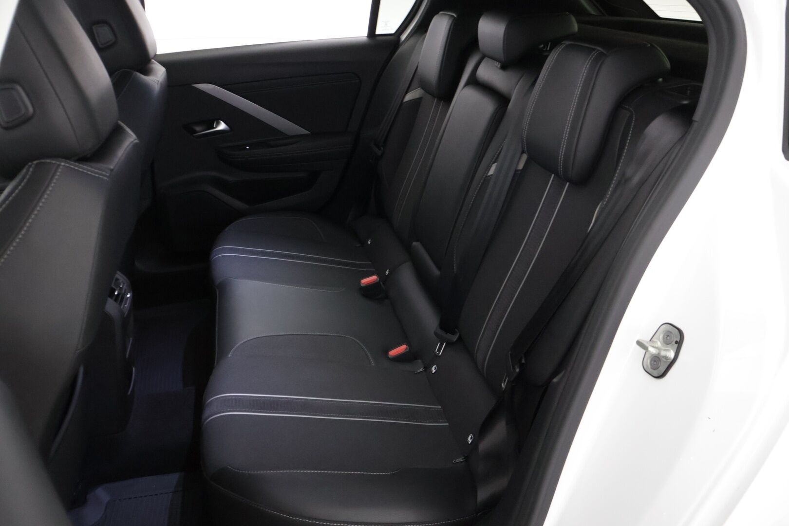 Opel Astra 2023 GS Line 180 A PHEV *Adapt. vakkari / 360° Kamerat / Pixel-LED / Vetokoukku / Lisälämmitin / KeylessGo* - Suomi-auto / 2x renkaat ja vanteet / Tyylikäs yksilö
