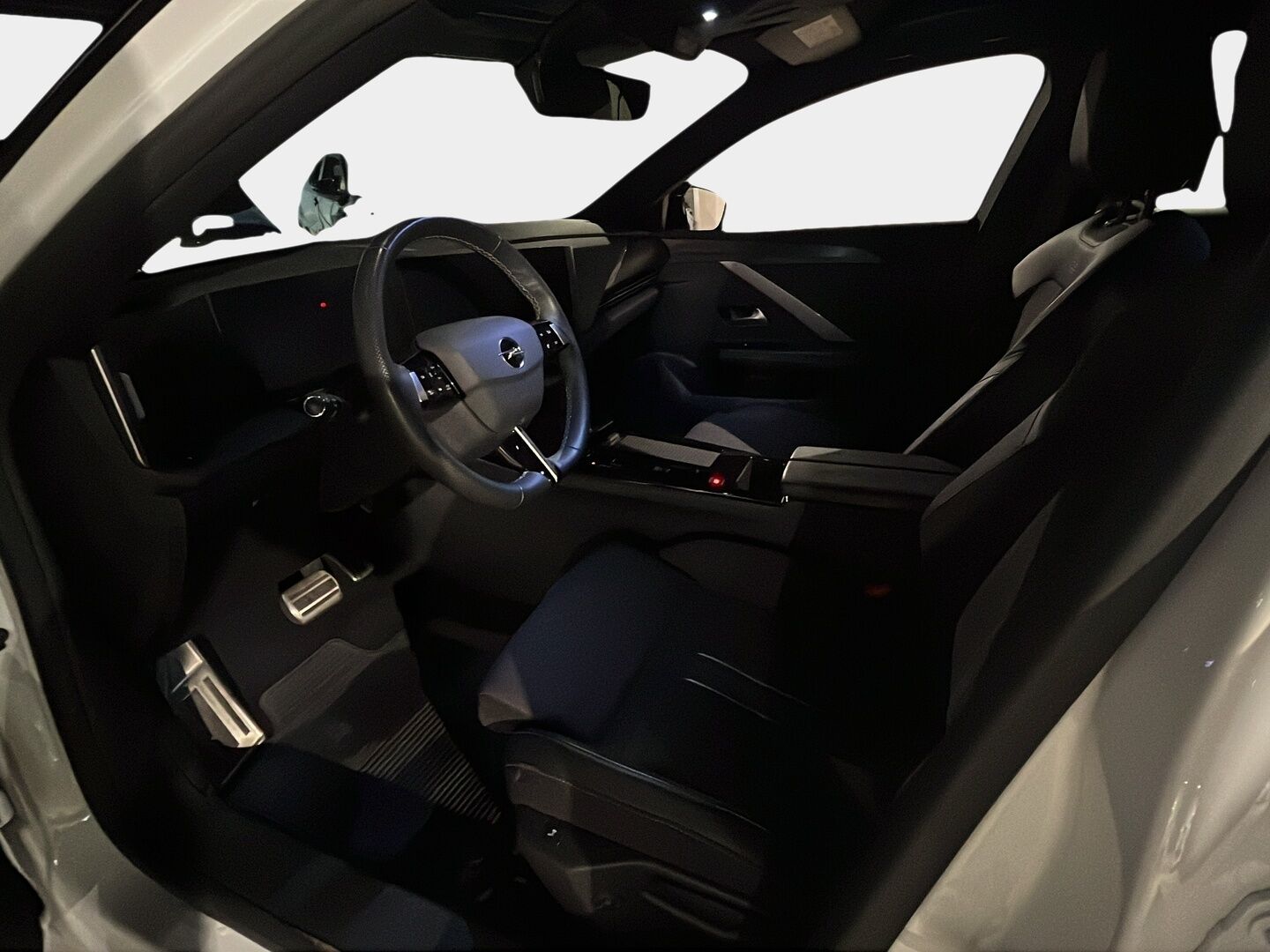 Opel Astra 2023 GS Line 180 A PHEV *Adapt. vakkari / 360° Kamerat / Pixel-LED / Vetokoukku / Lisälämmitin / KeylessGo* - Suomi-auto / 2x renkaat ja vanteet / Tyylikäs yksilö