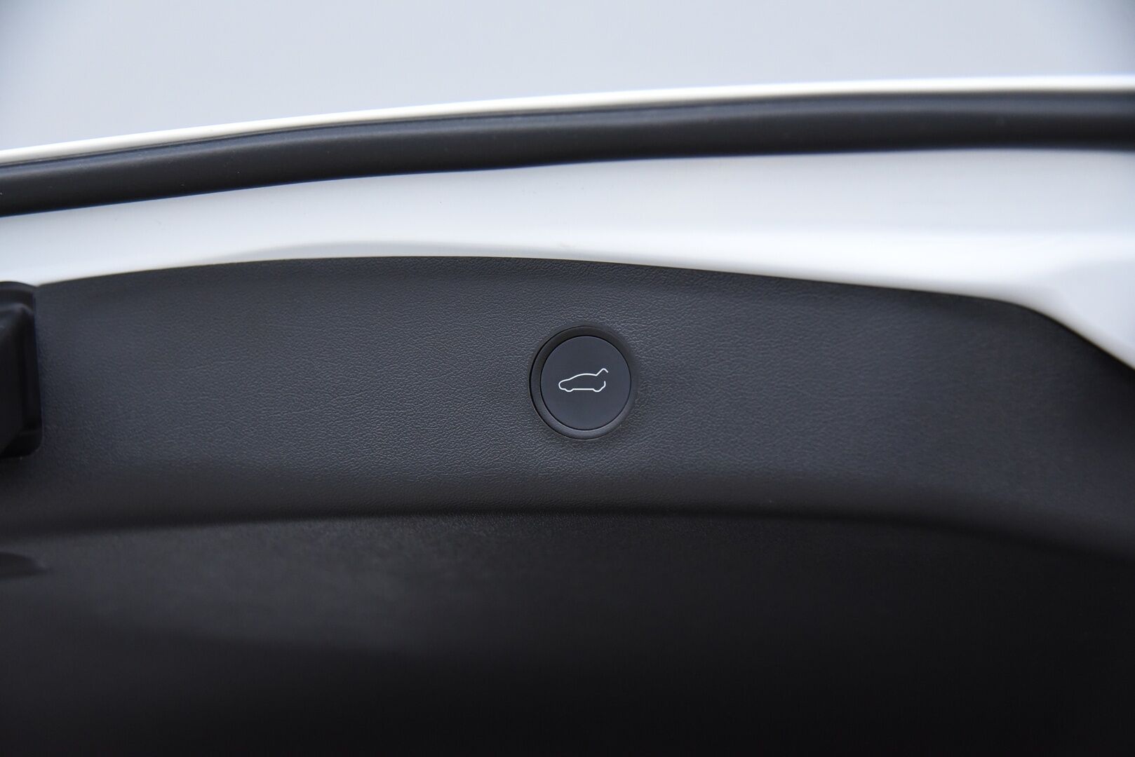 Tesla Model 3 2023 RWD / *Lasikatto / Lämpöpumppu / Adapt.Vakkari / Matrix-LED / P.kamera / Navi / Premium audio / AMD Ryzen - 2x vanteet & renkaat
