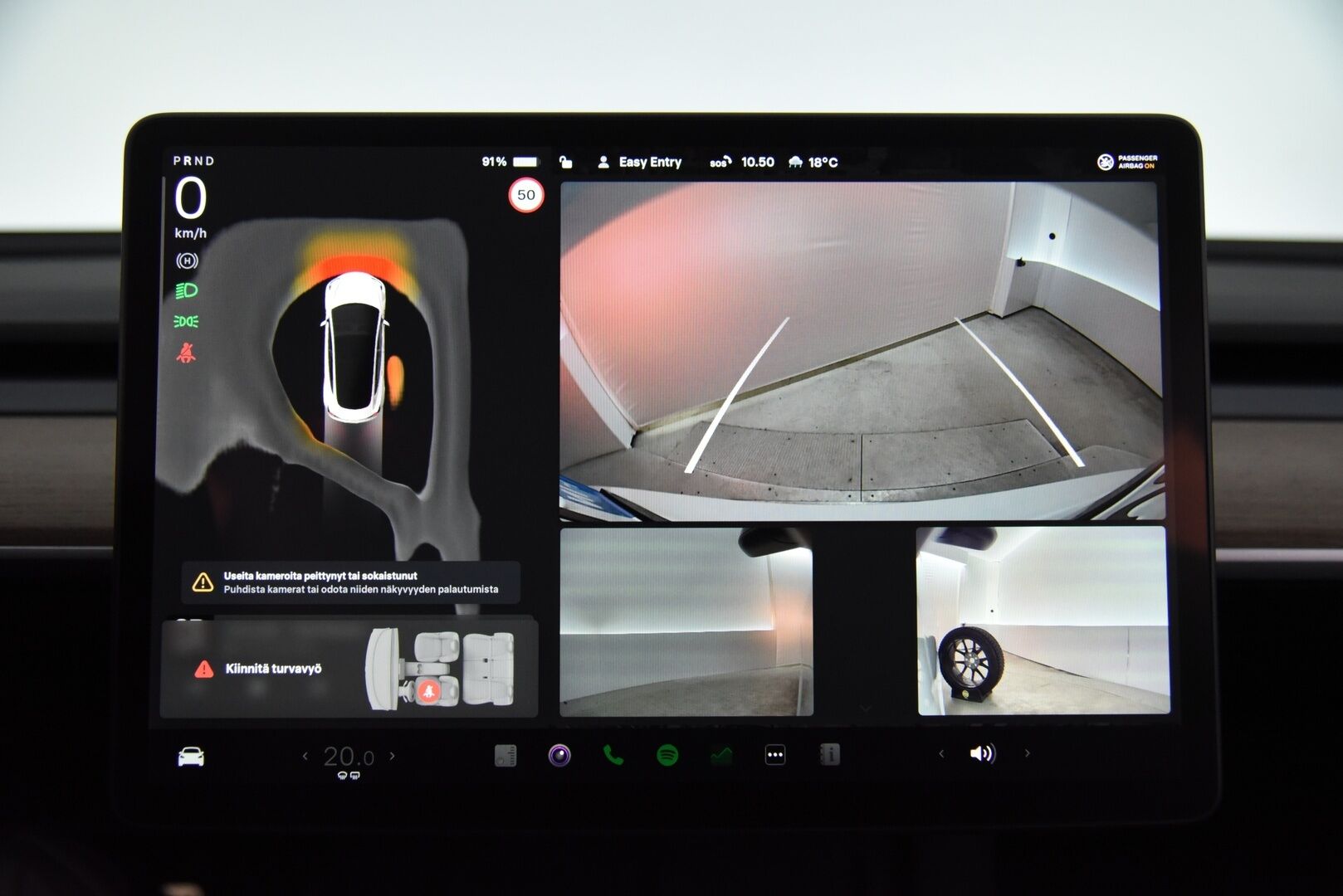 Tesla Model 3 2023 RWD / *Lasikatto / Lämpöpumppu / Adapt.Vakkari / Matrix-LED / P.kamera / Navi / Premium audio / AMD Ryzen - 2x vanteet & renkaat