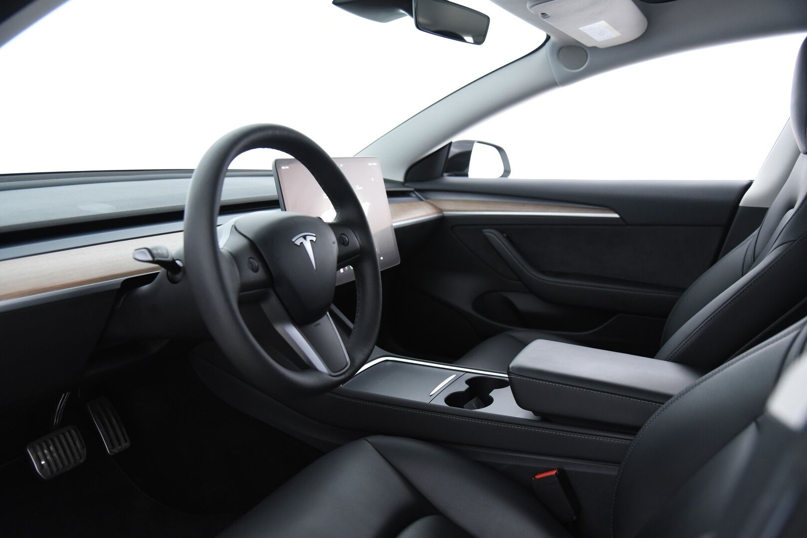Tesla Model 3 2023 RWD / *Lasikatto / Lämpöpumppu / Adapt.Vakkari / Matrix-LED / P.kamera / Navi / Premium audio / AMD Ryzen - 2x vanteet & renkaat