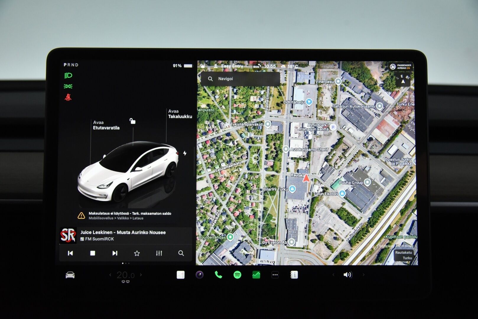Tesla Model 3 2023 RWD / *Lasikatto / Lämpöpumppu / Adapt.Vakkari / Matrix-LED / P.kamera / Navi / Premium audio / AMD Ryzen - 2x vanteet & renkaat