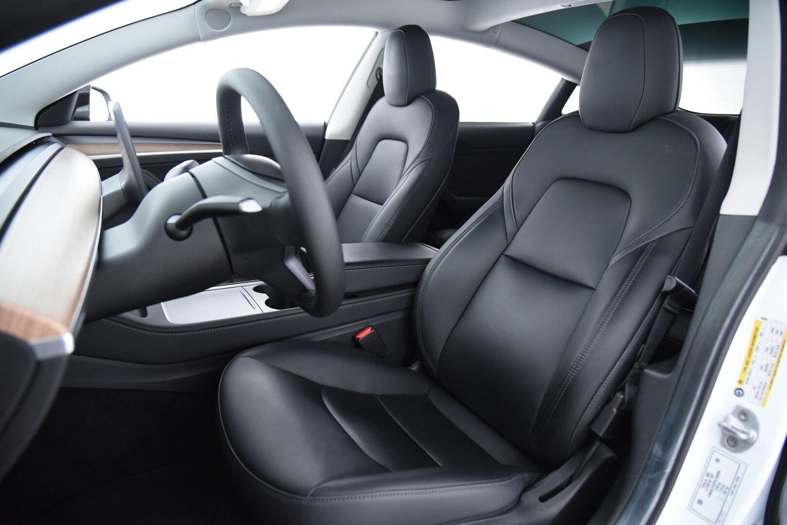 Tesla Model 3 2023 RWD / *Lasikatto / Lämpöpumppu / Adapt.Vakkari / Matrix-LED / P.kamera / Navi / Premium audio / AMD Ryzen - 2x vanteet & renkaat