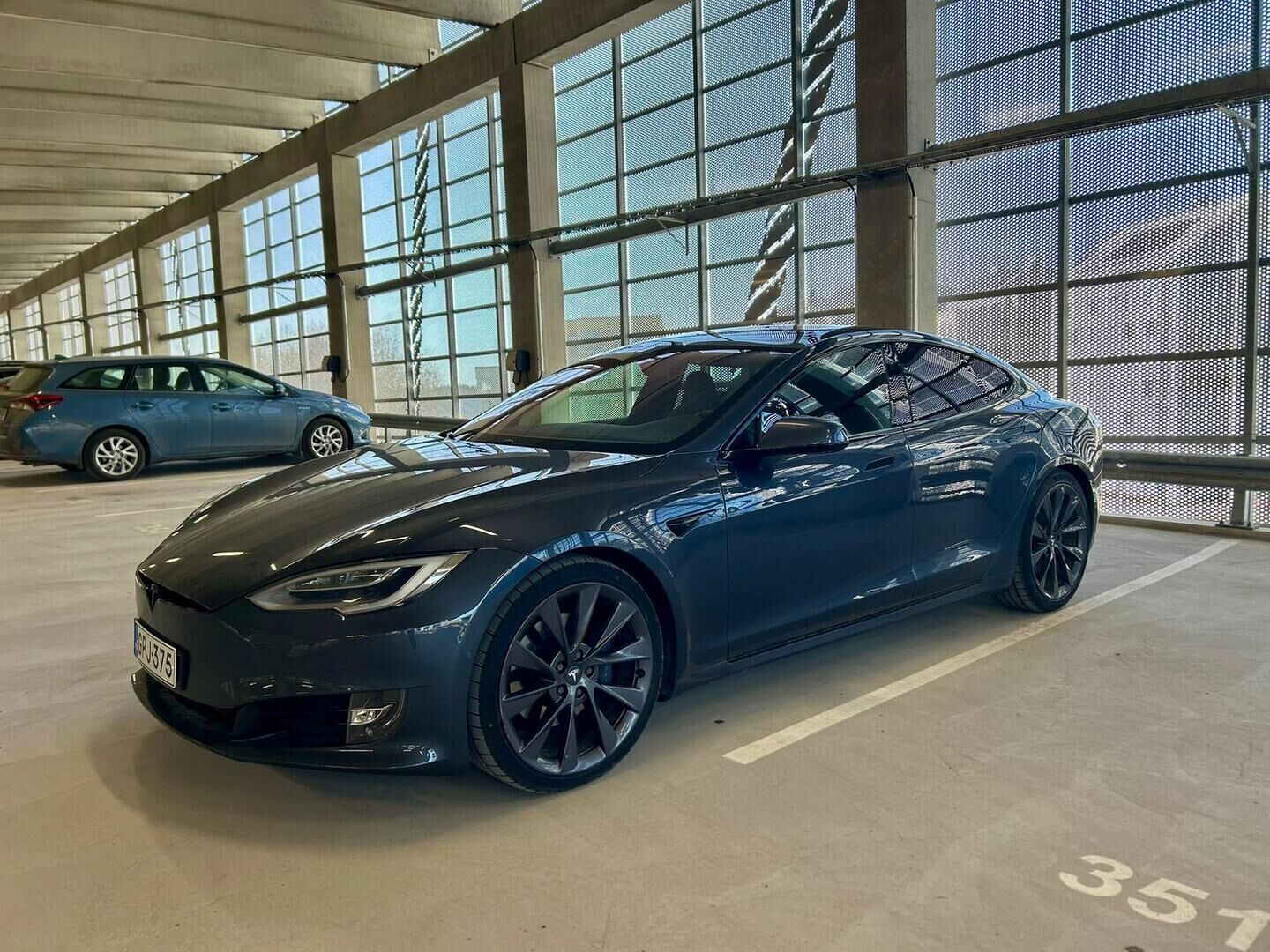 Tesla Model S 2020 Standard Range AWD - Premium Audio | Lasikatto | Ilma-Alusta | Peruutuskamerat | Ratinlämmitys | Akuston esilämmitys | Huippusiisti!