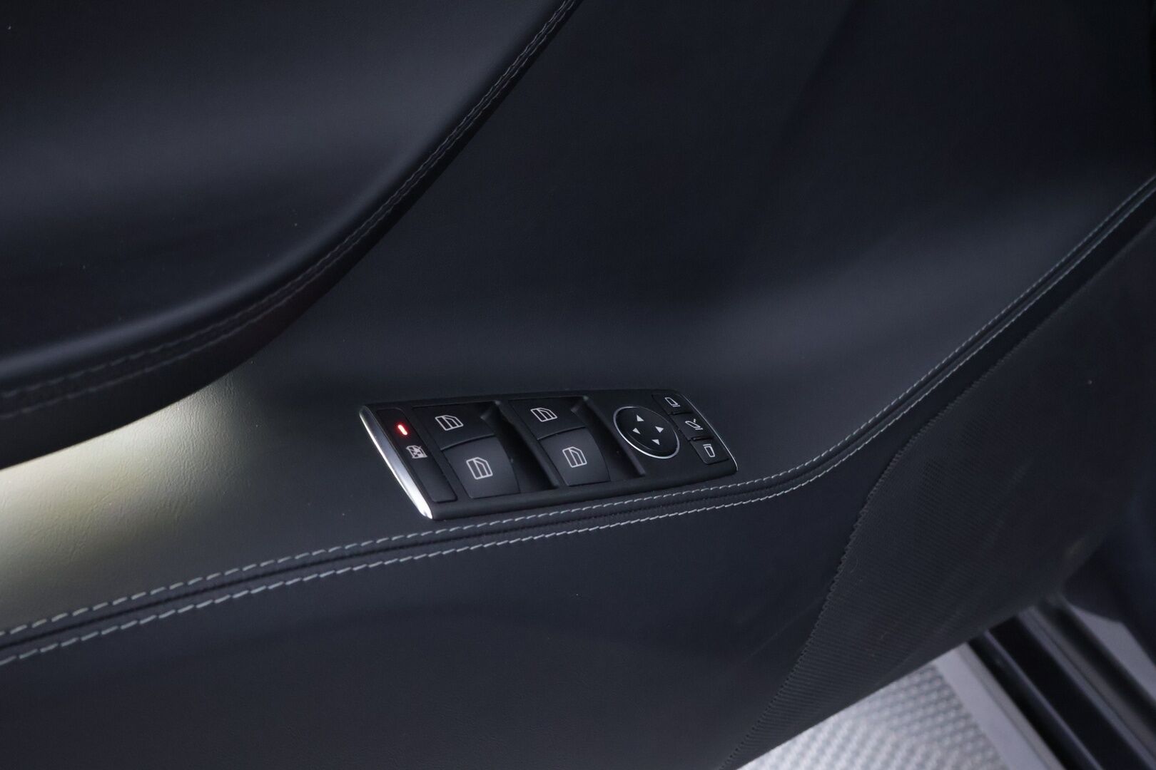 Tesla Model S 2020 Standard Range AWD - Premium Audio | Lasikatto | Ilma-Alusta | Peruutuskamerat | Ratinlämmitys | Akuston esilämmitys | Huippusiisti!